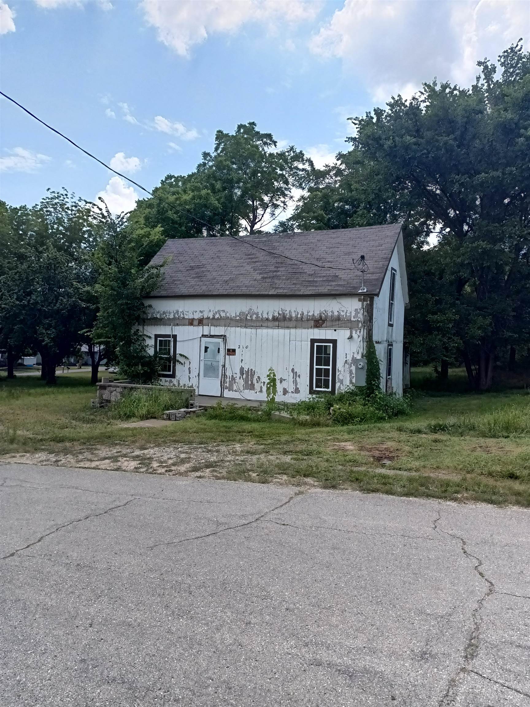 210 N Oak St  Salem, AR