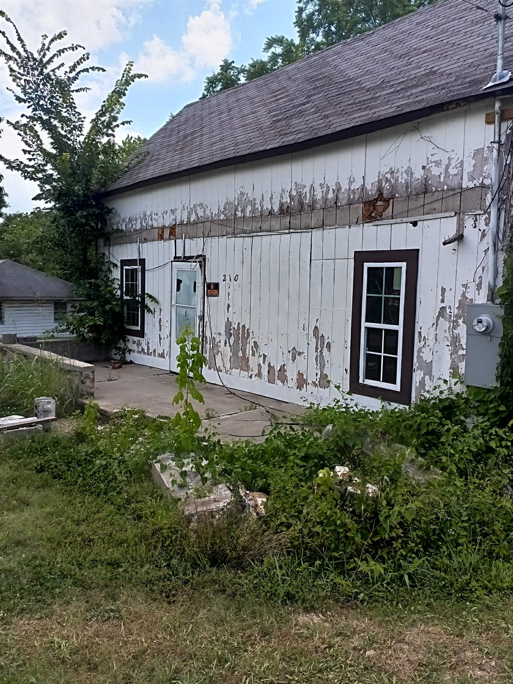 210 N Oak St  Salem, AR