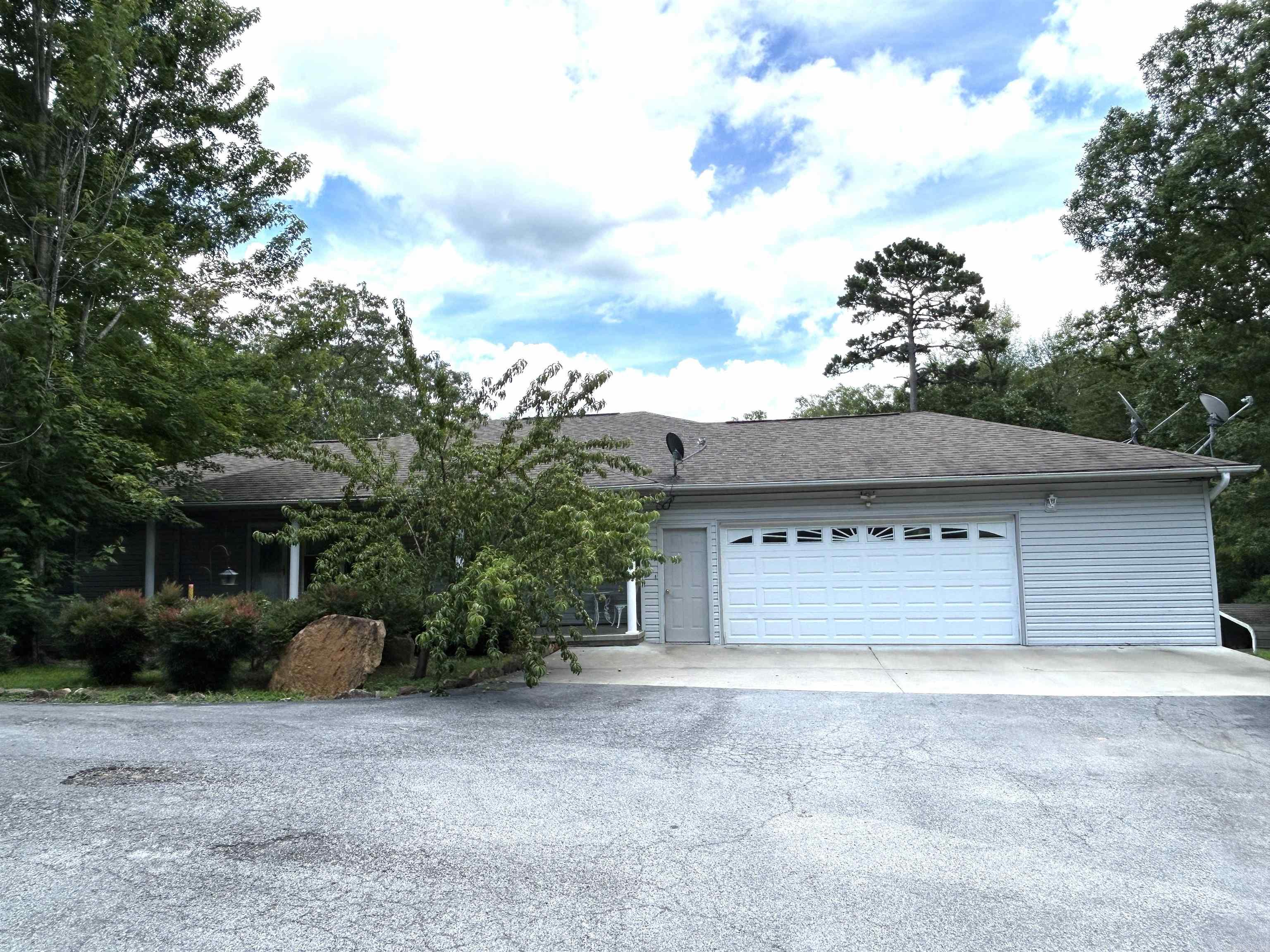 89 Split Oak Road Tumbling Shoals, AR 72581