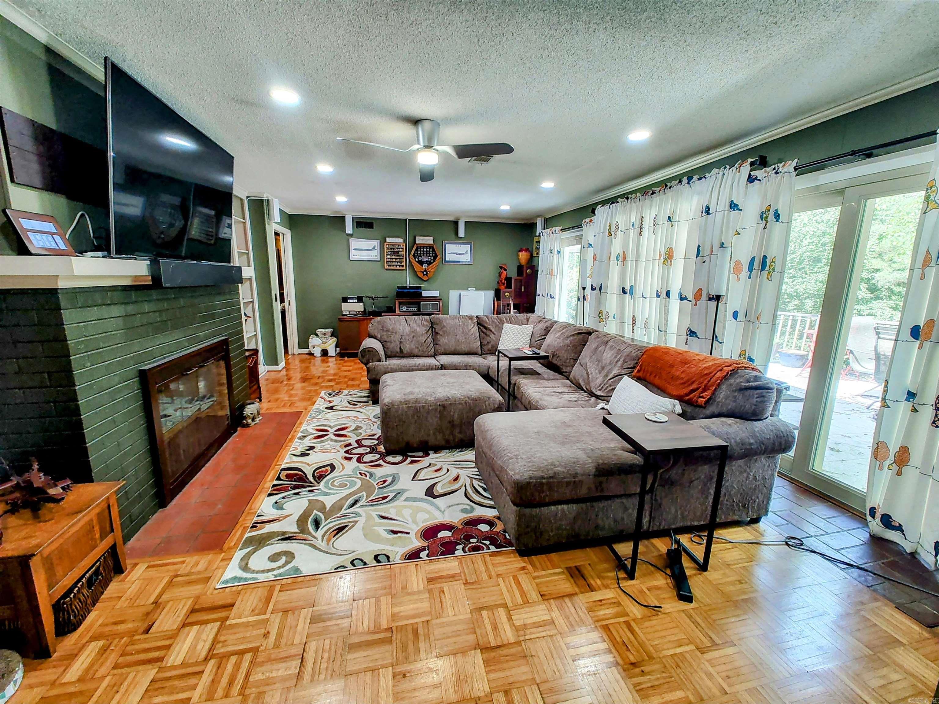 1077  Ridgeview  Camden, AR