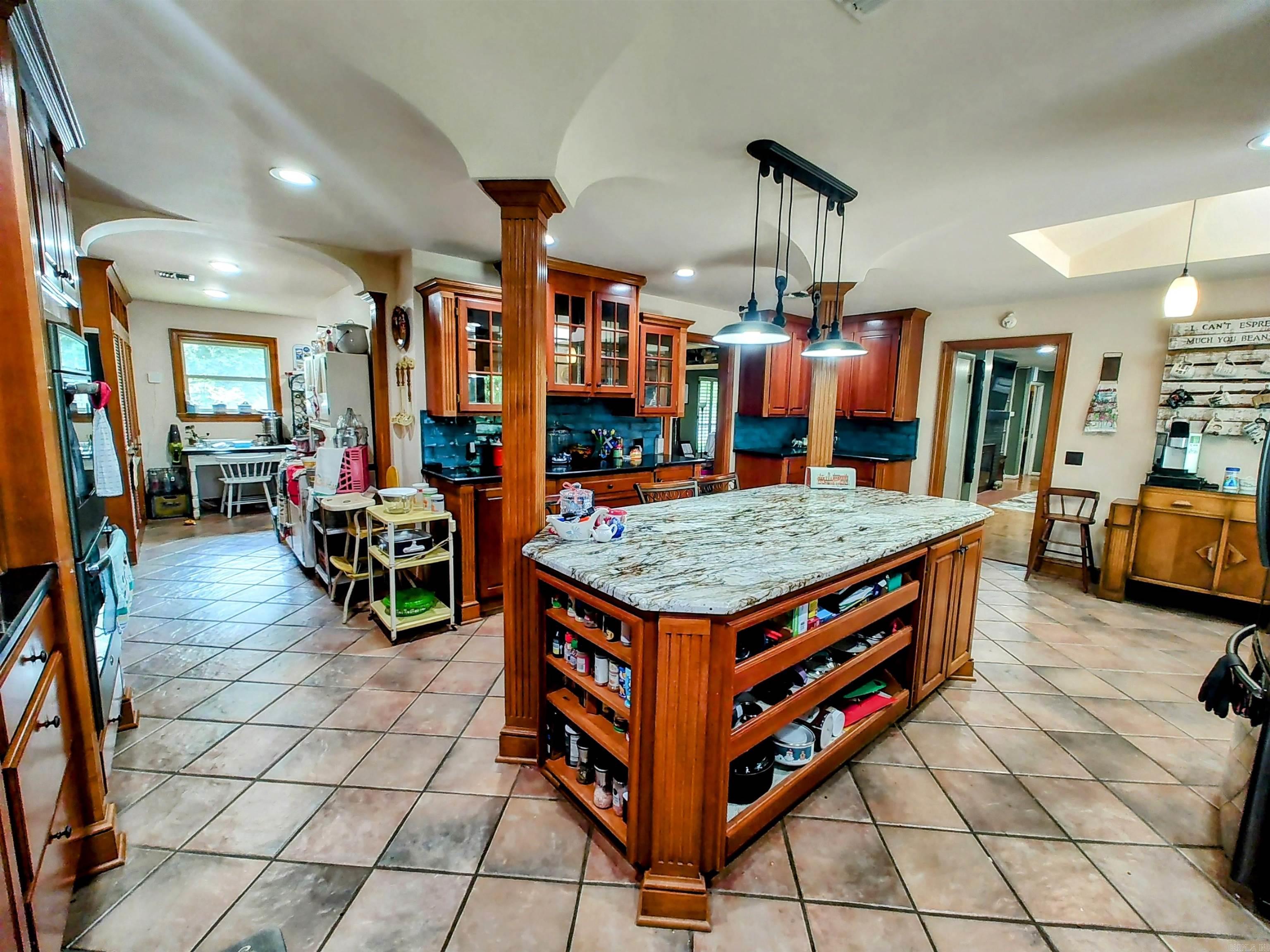 1077  Ridgeview  Camden, AR