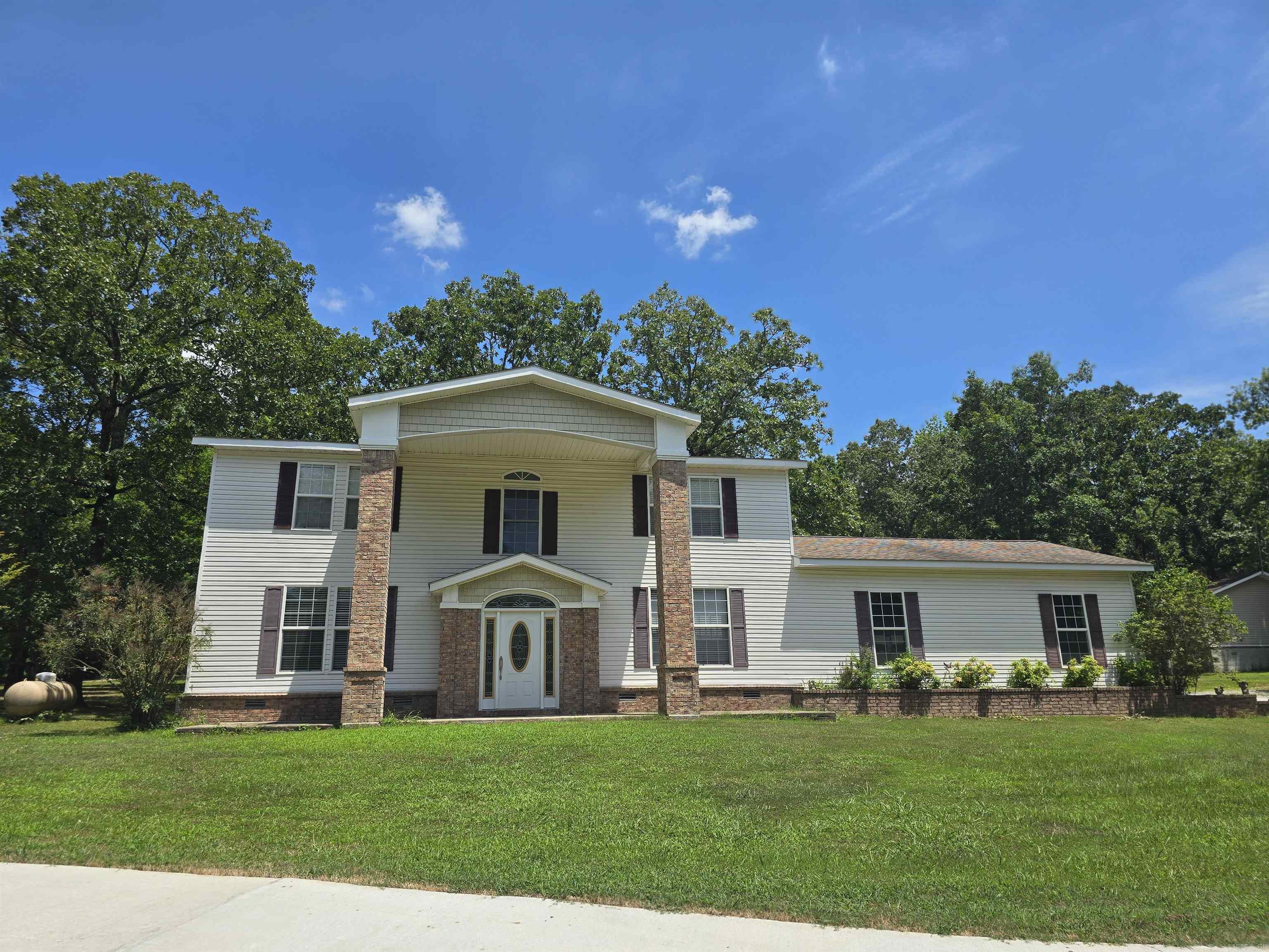 9076 EDGEMONT Road Greers Ferry, AR 72067