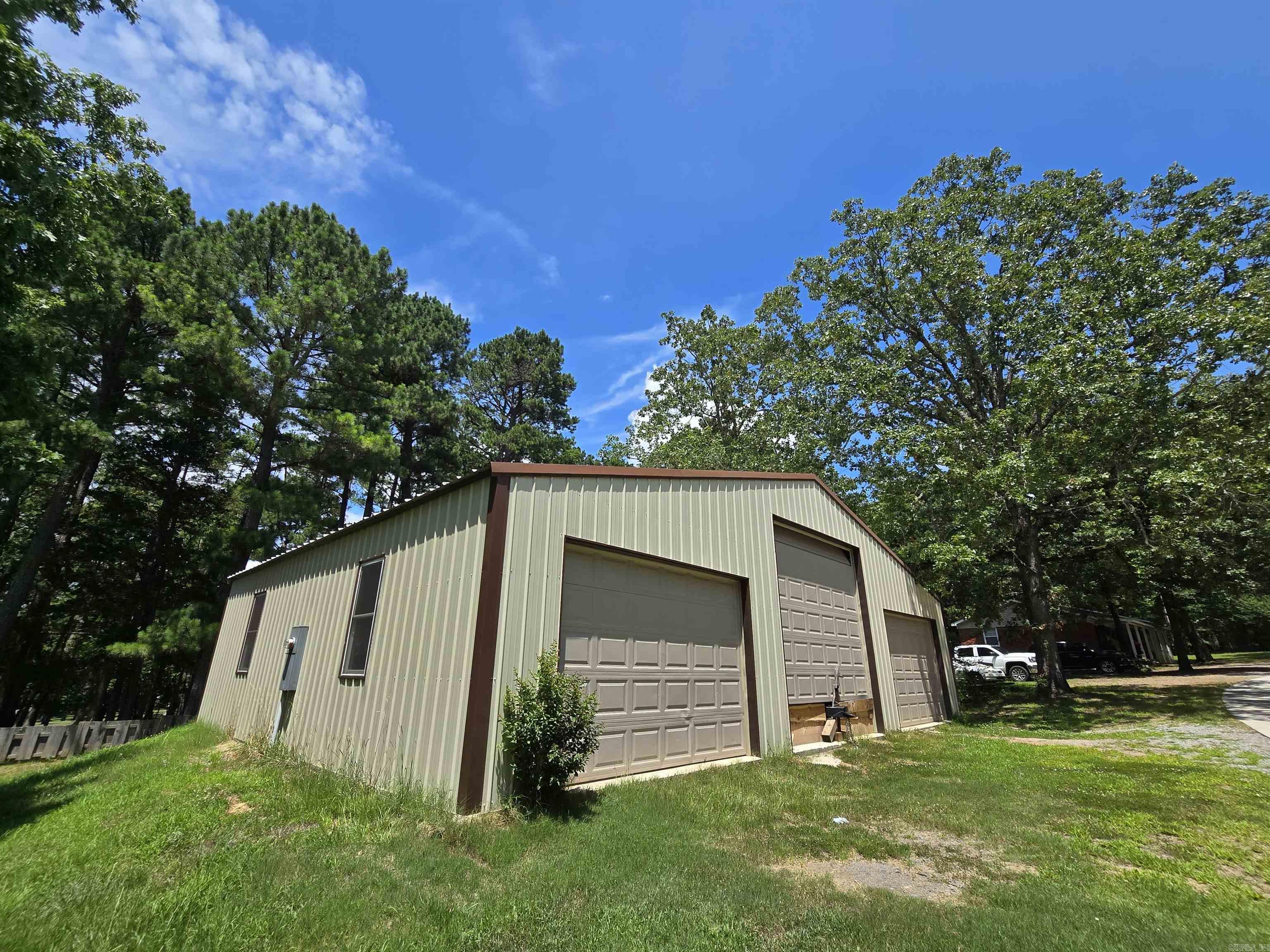 9076 EDGEMONT Road Greers Ferry, AR 72067