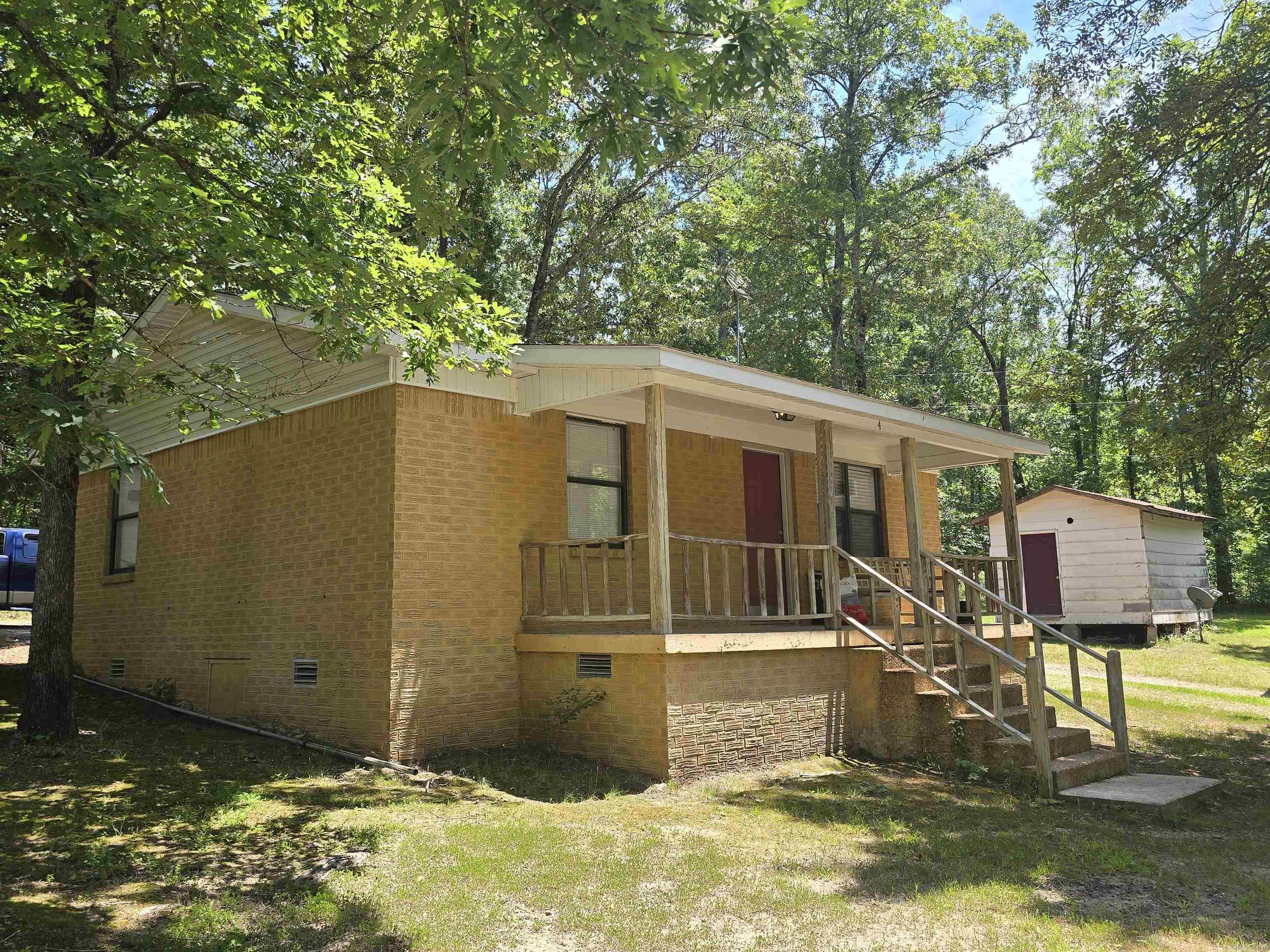 9076 EDGEMONT Road Greers Ferry, AR 72067