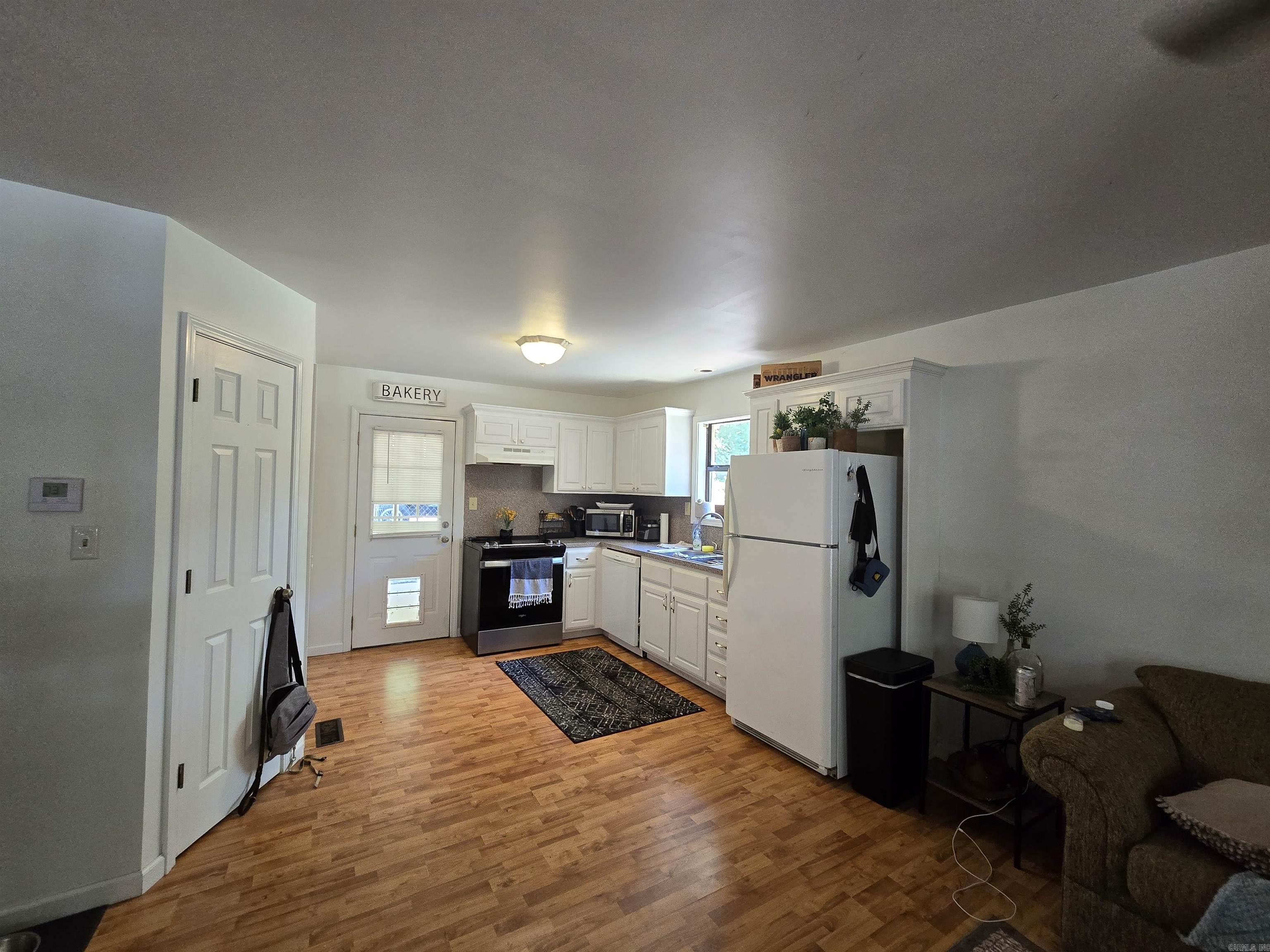 9076 EDGEMONT Road Greers Ferry, AR 72067