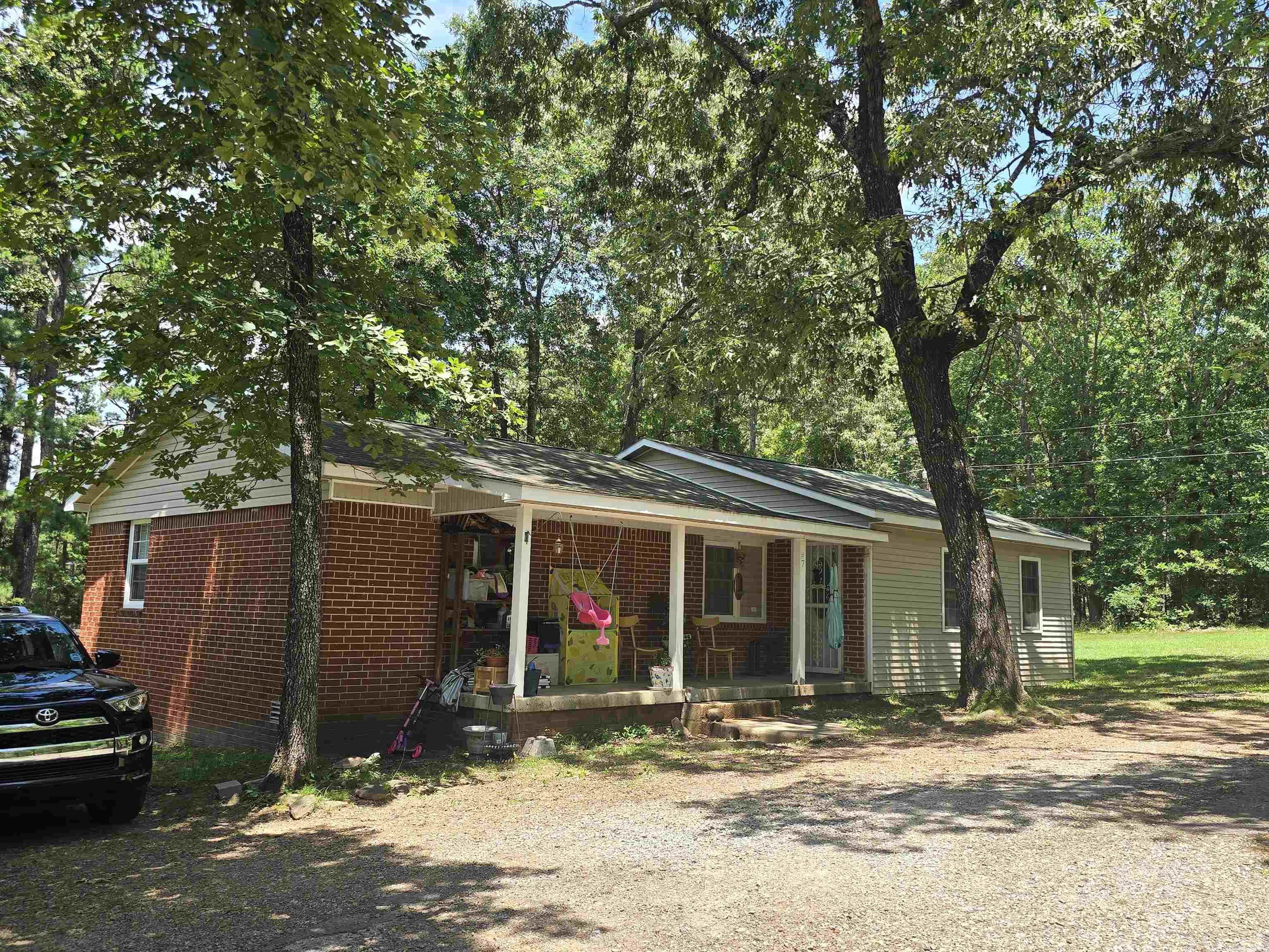 9076 EDGEMONT Road Greers Ferry, AR 72067