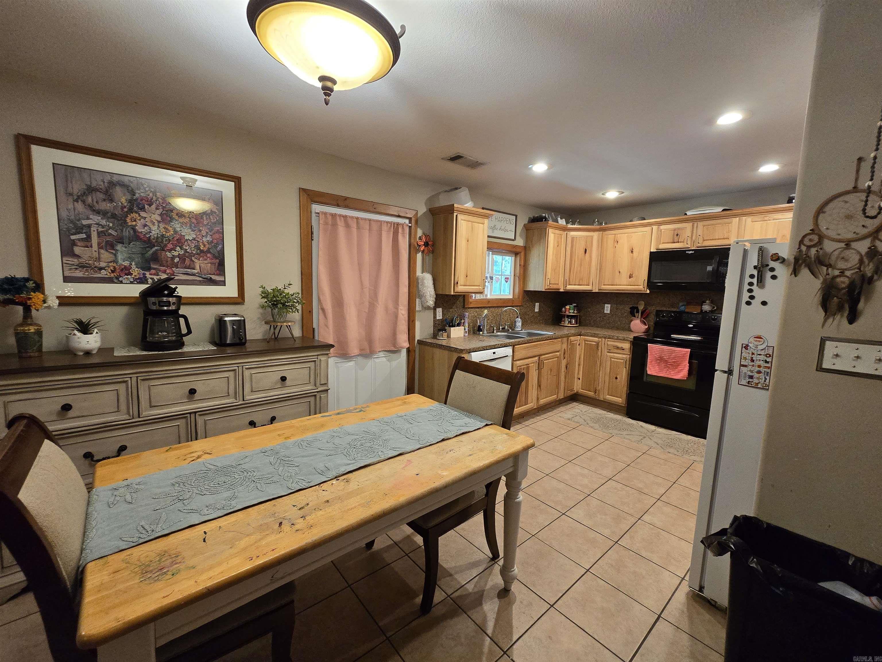 9076 EDGEMONT Road Greers Ferry, AR 72067
