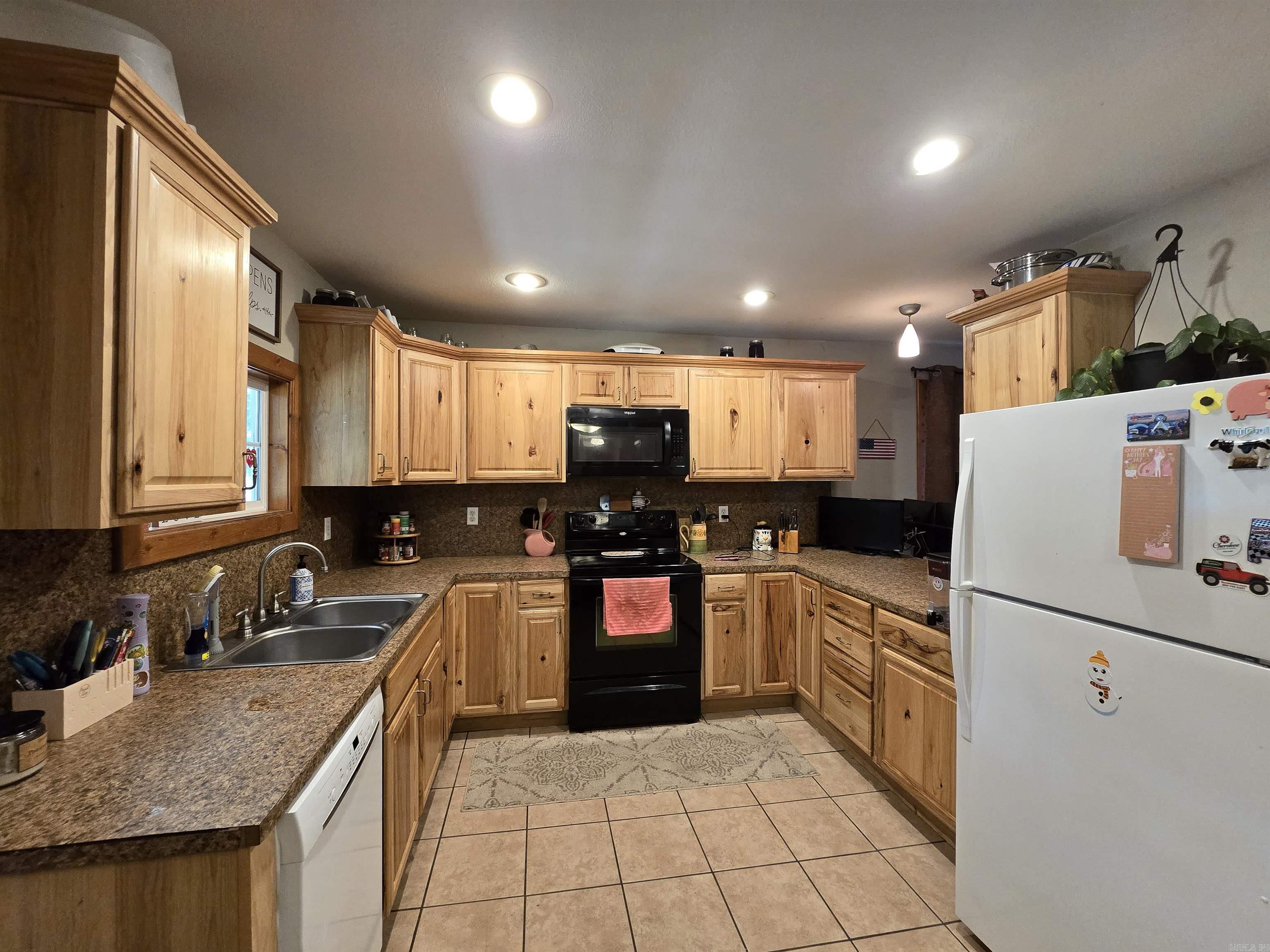 9076 EDGEMONT Road Greers Ferry, AR 72067