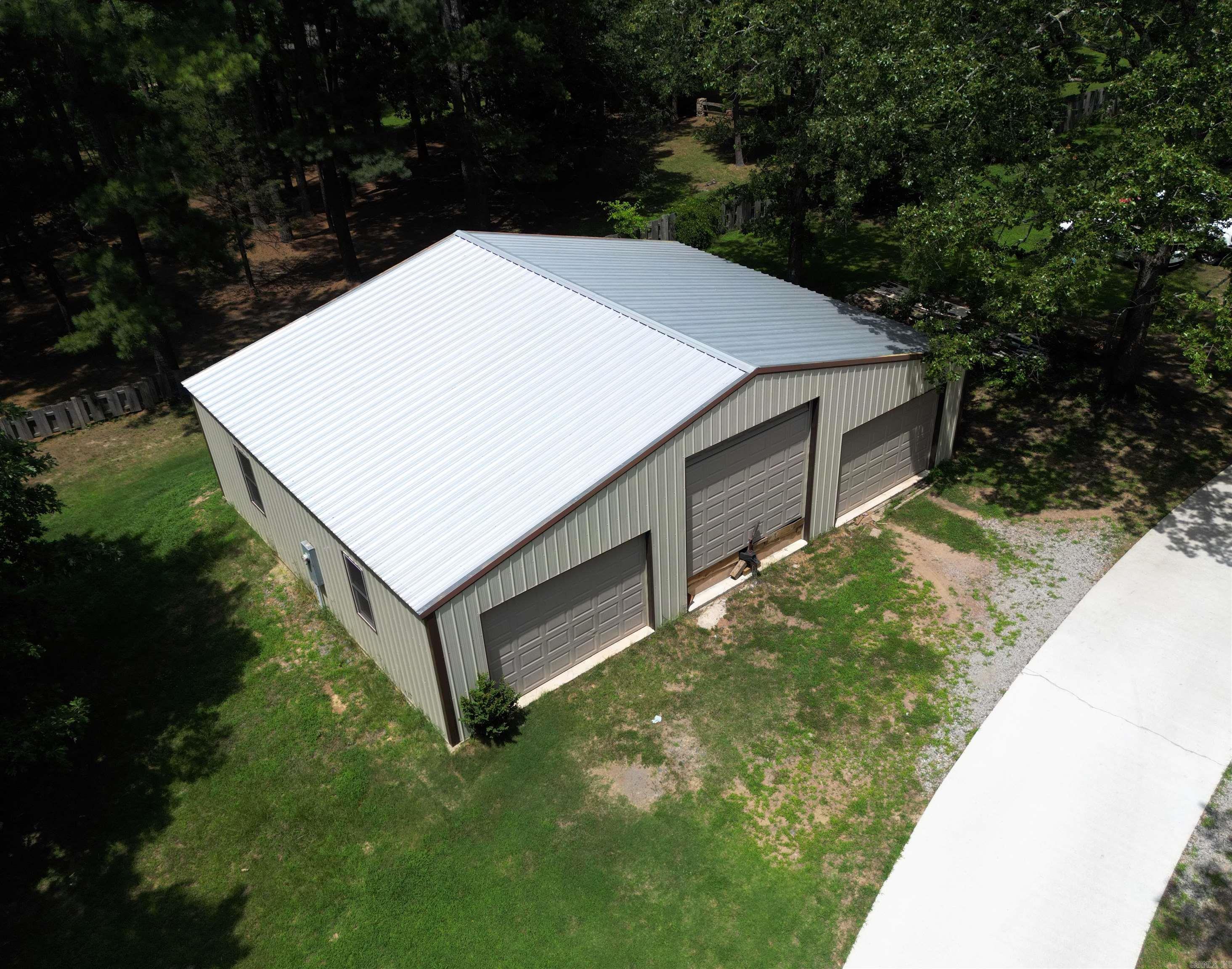 9076 EDGEMONT Road Greers Ferry, AR 72067