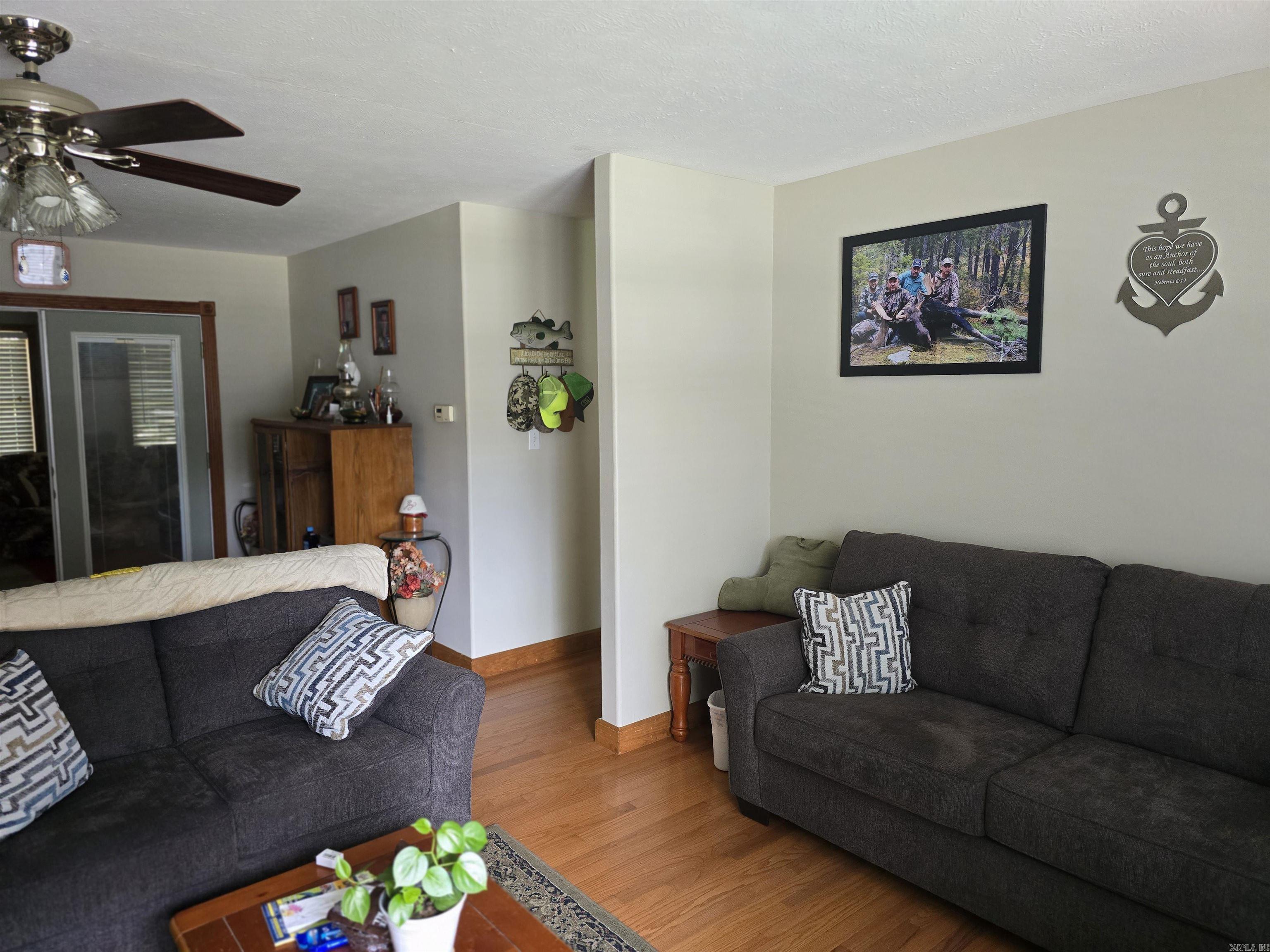 9076 EDGEMONT Road Greers Ferry, AR 72067
