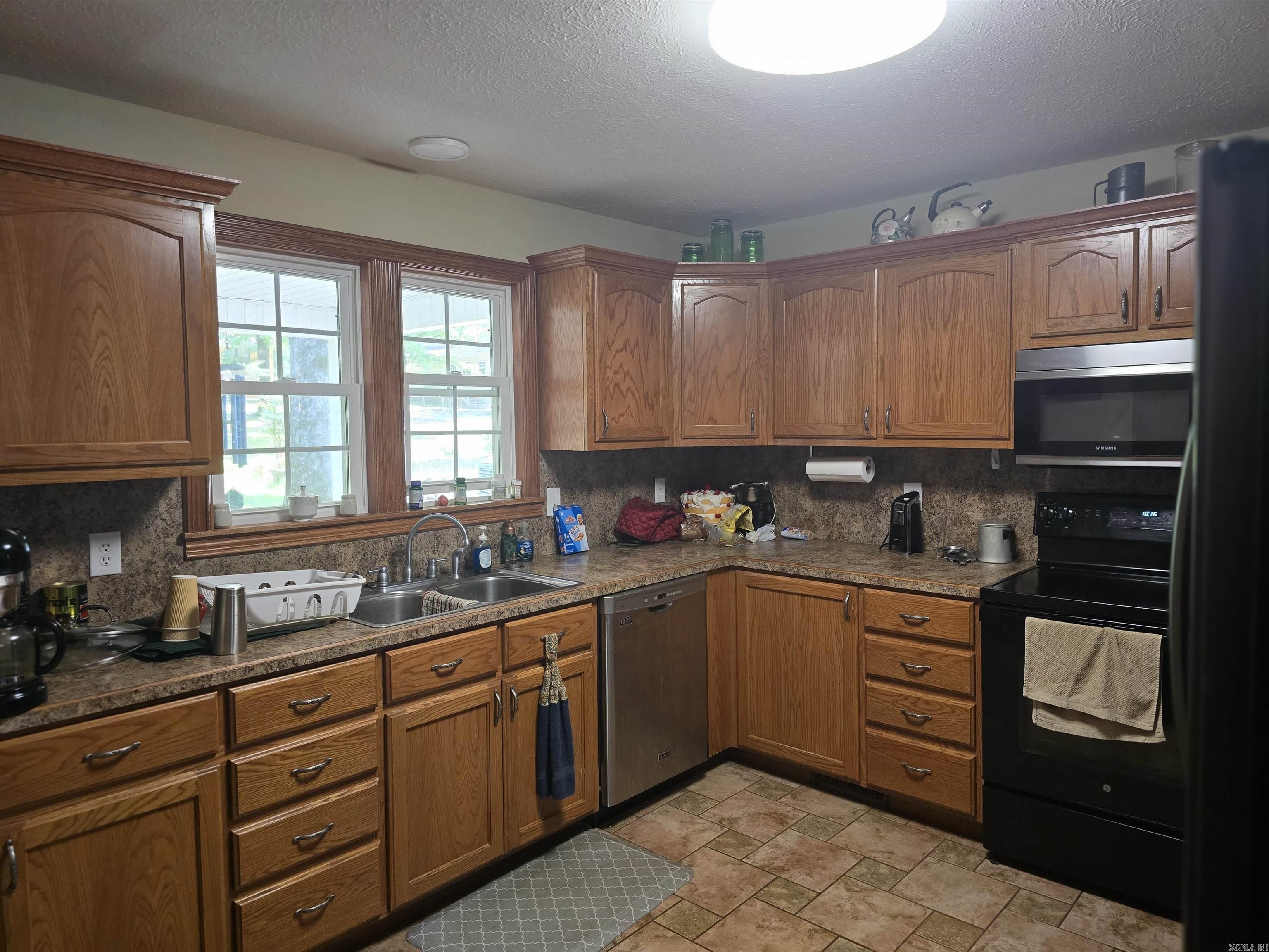 9076 EDGEMONT Road Greers Ferry, AR 72067