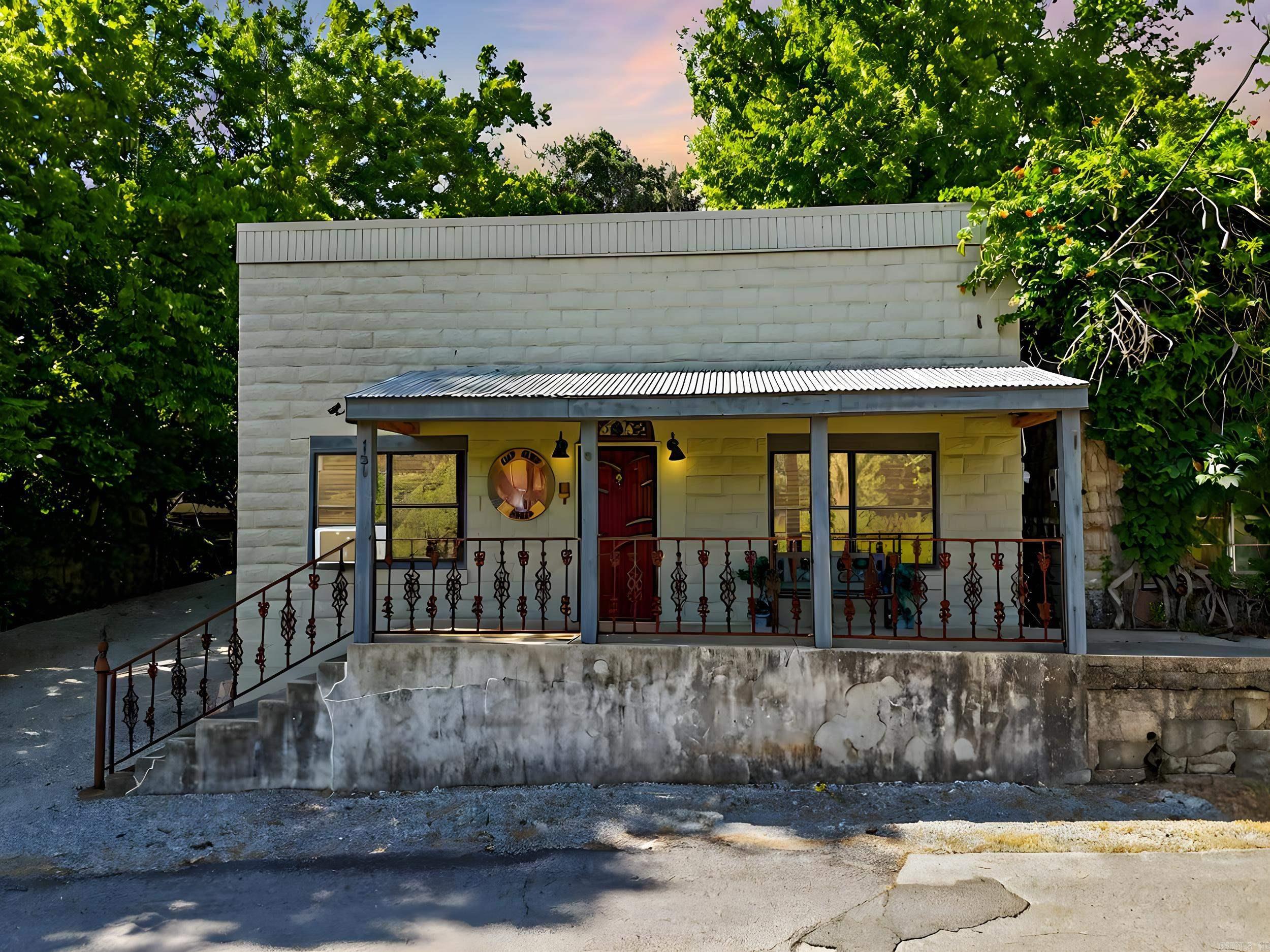 131  Walnut  Calico Rock, AR
