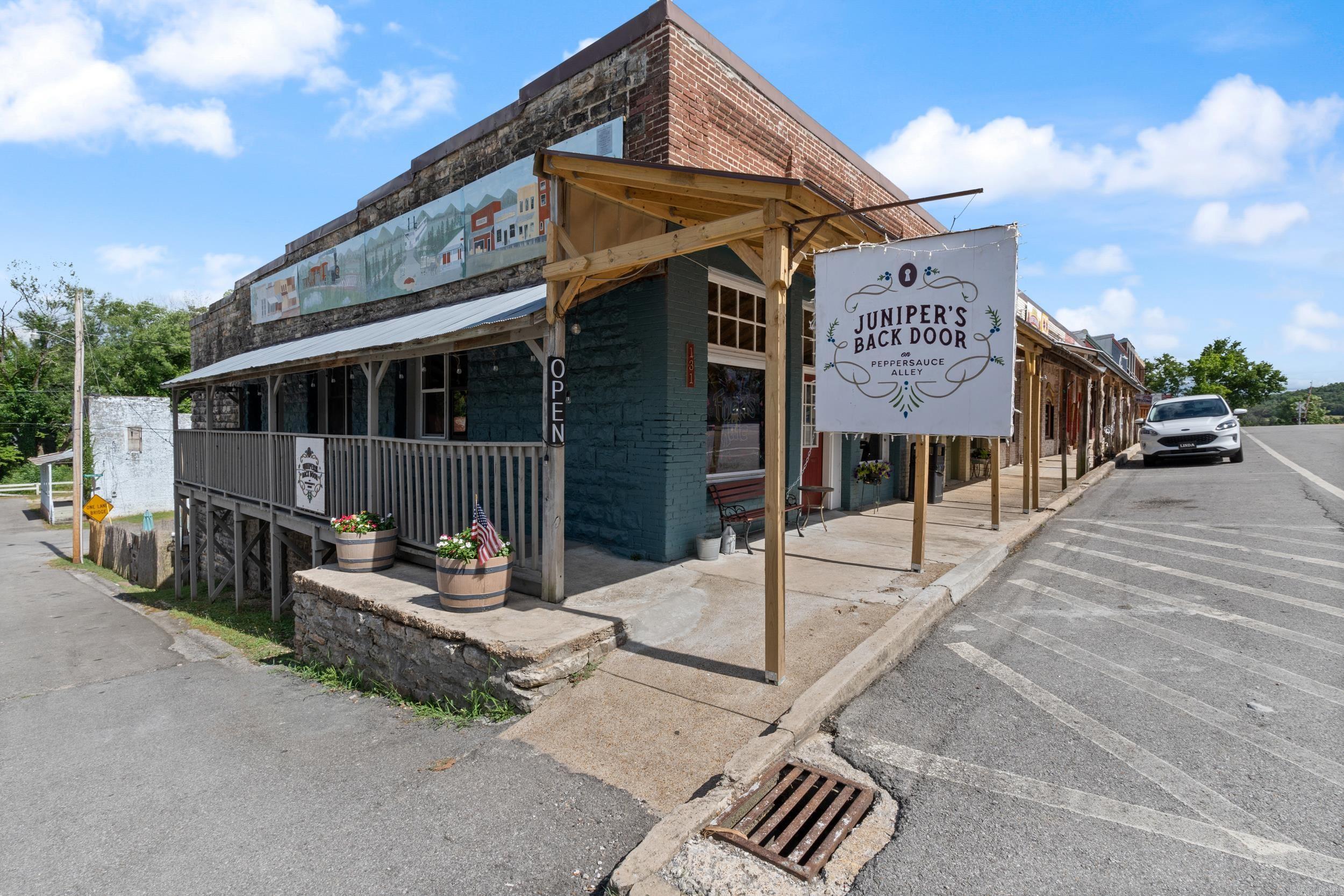 131  Walnut  Calico Rock, AR