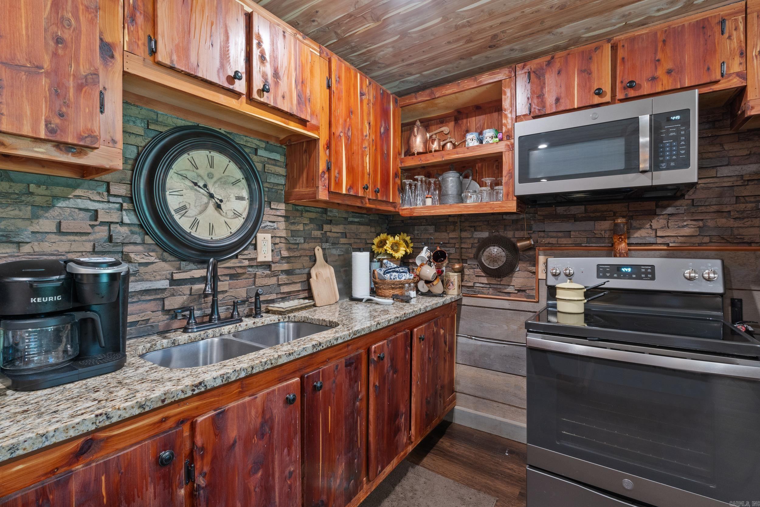 131  Walnut  Calico Rock, AR