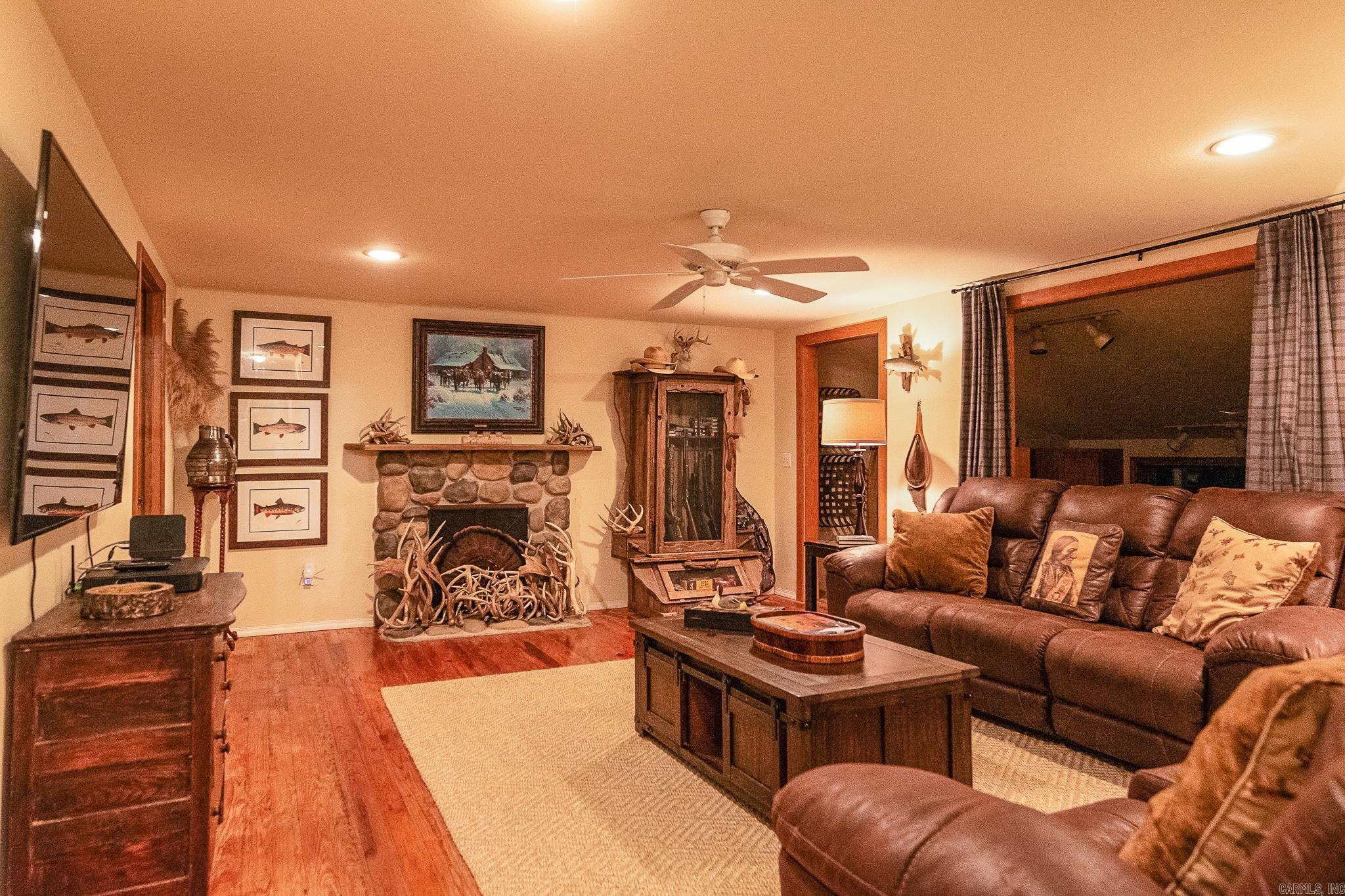 343  Almond Rd  Gillham, AR