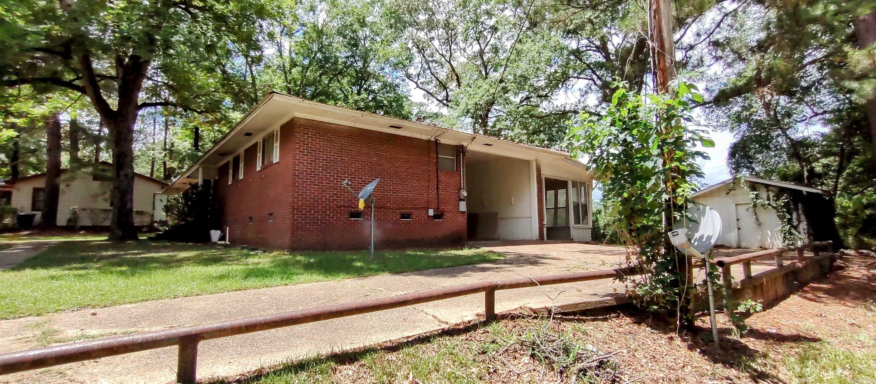 516  Oxford  Camden, AR