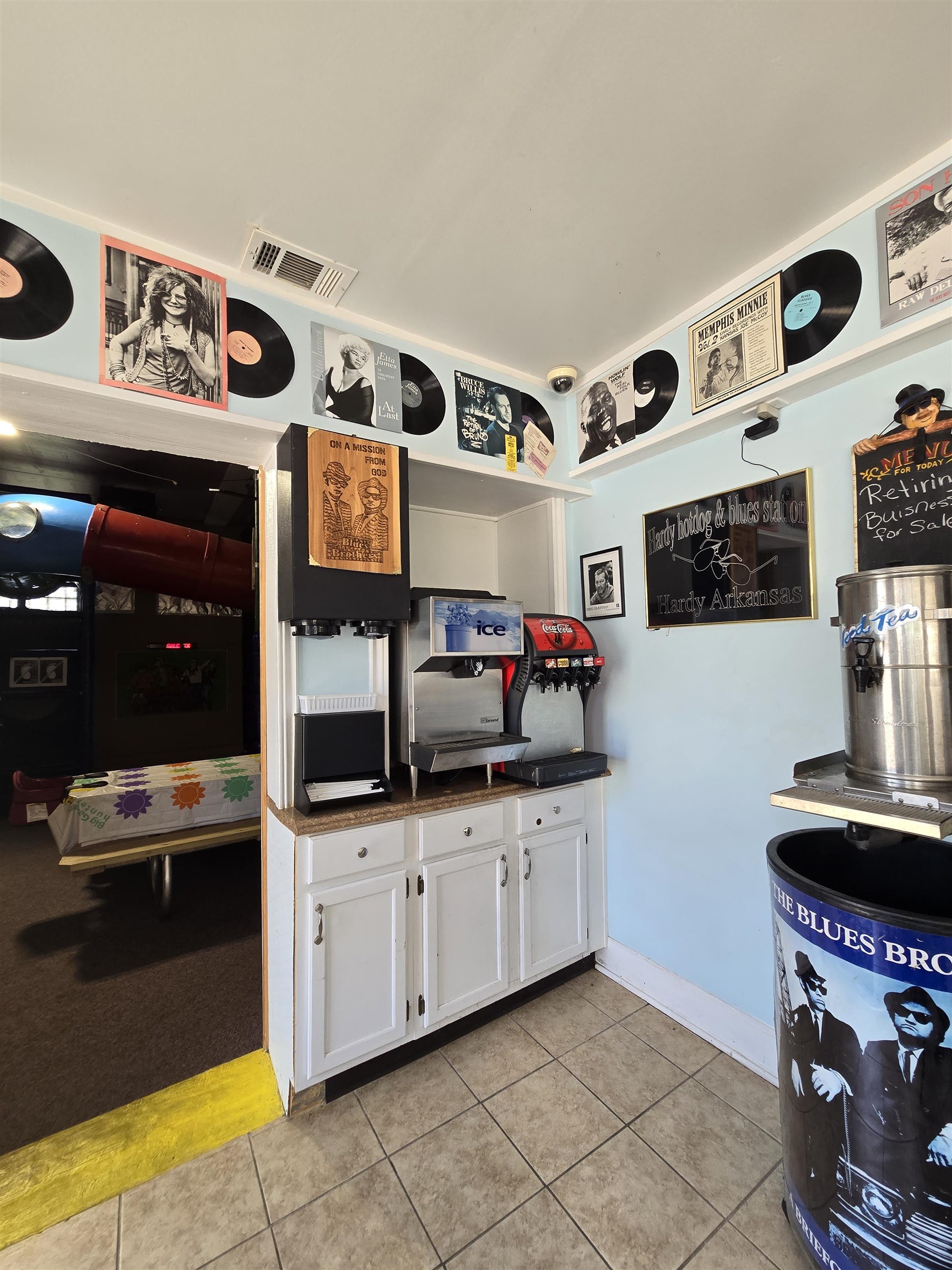 302 E Main  Hardy, AR