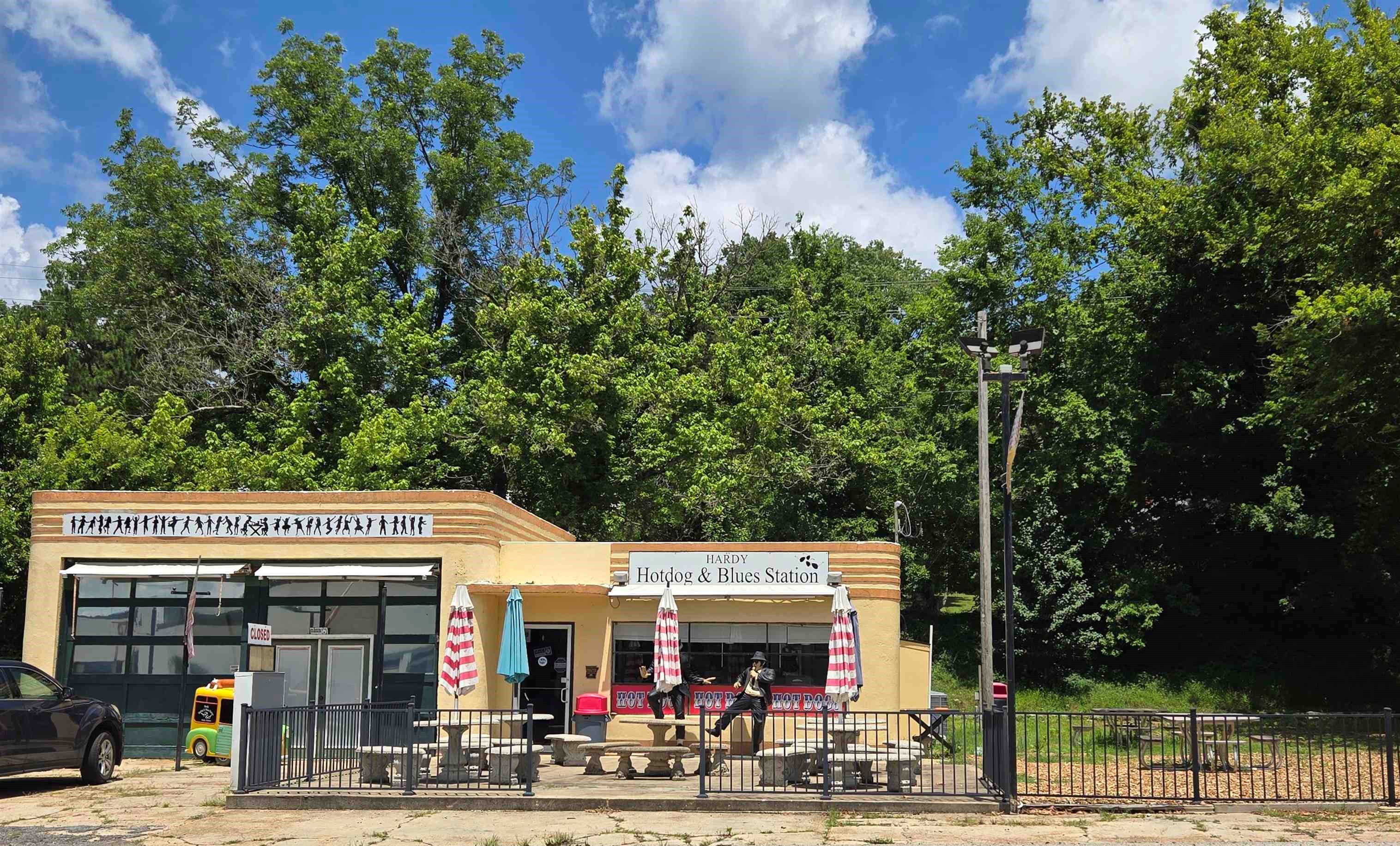 302 E Main  Hardy, AR