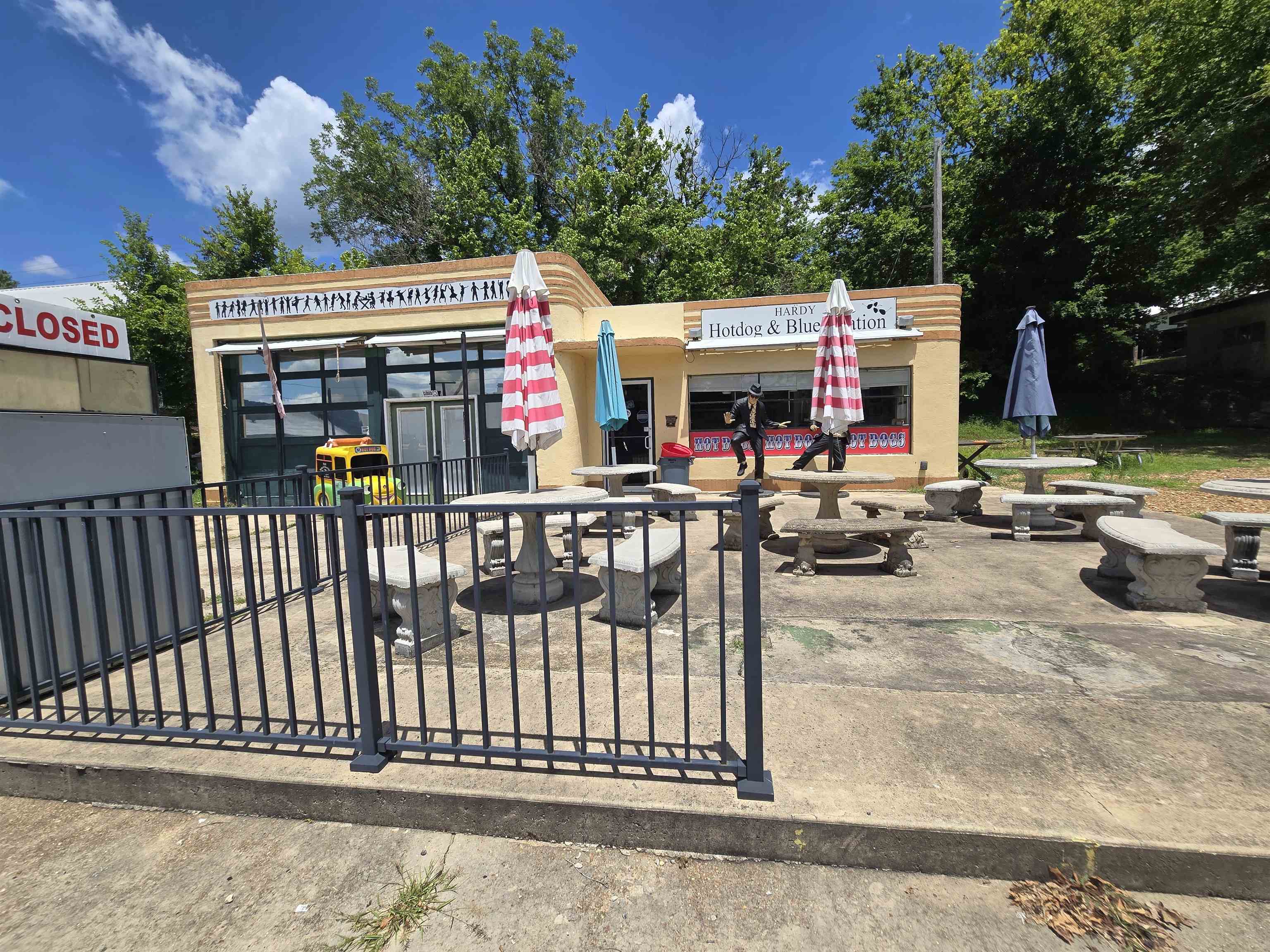 302 E Main  Hardy, AR