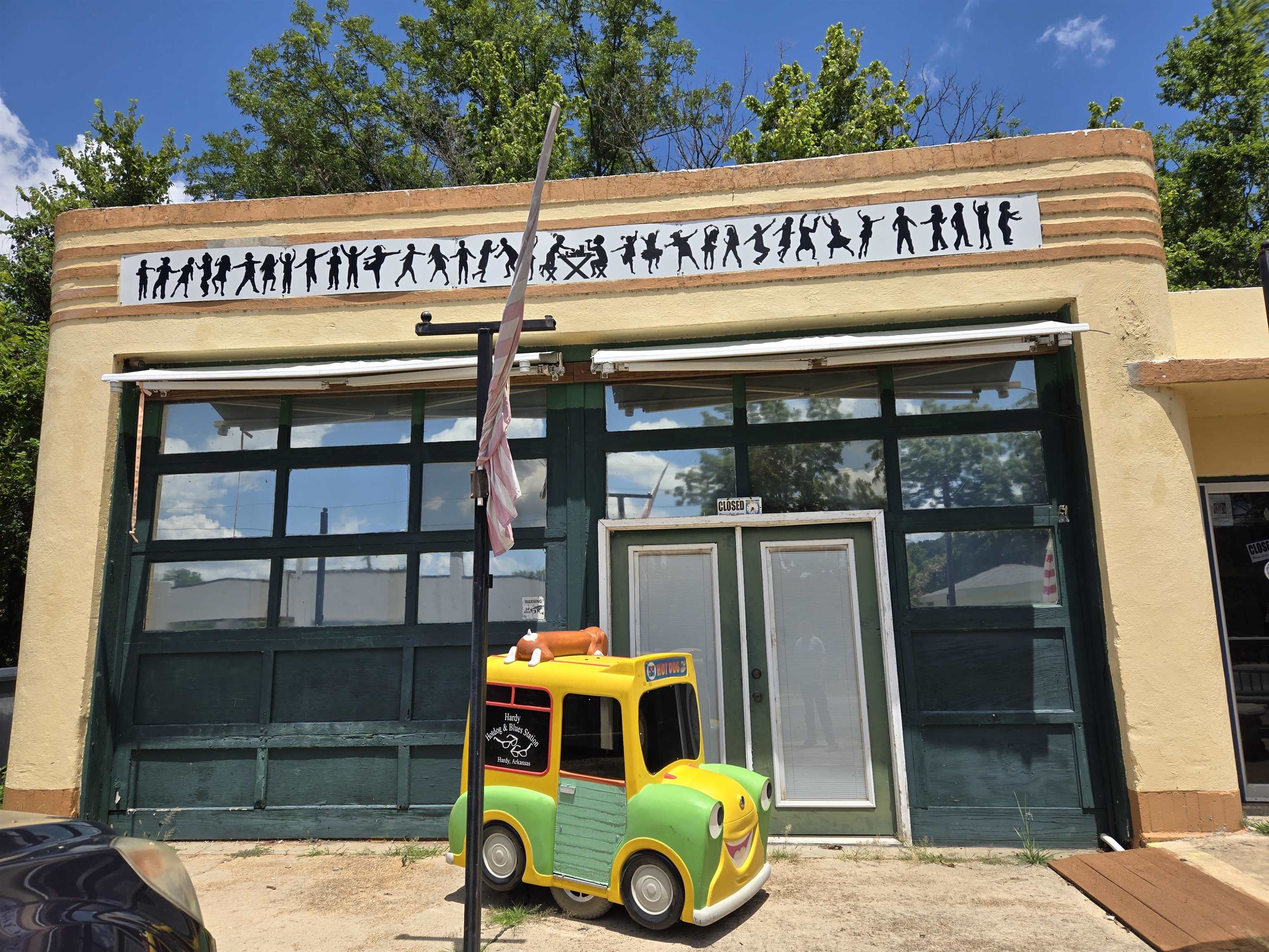 302 E Main  Hardy, AR