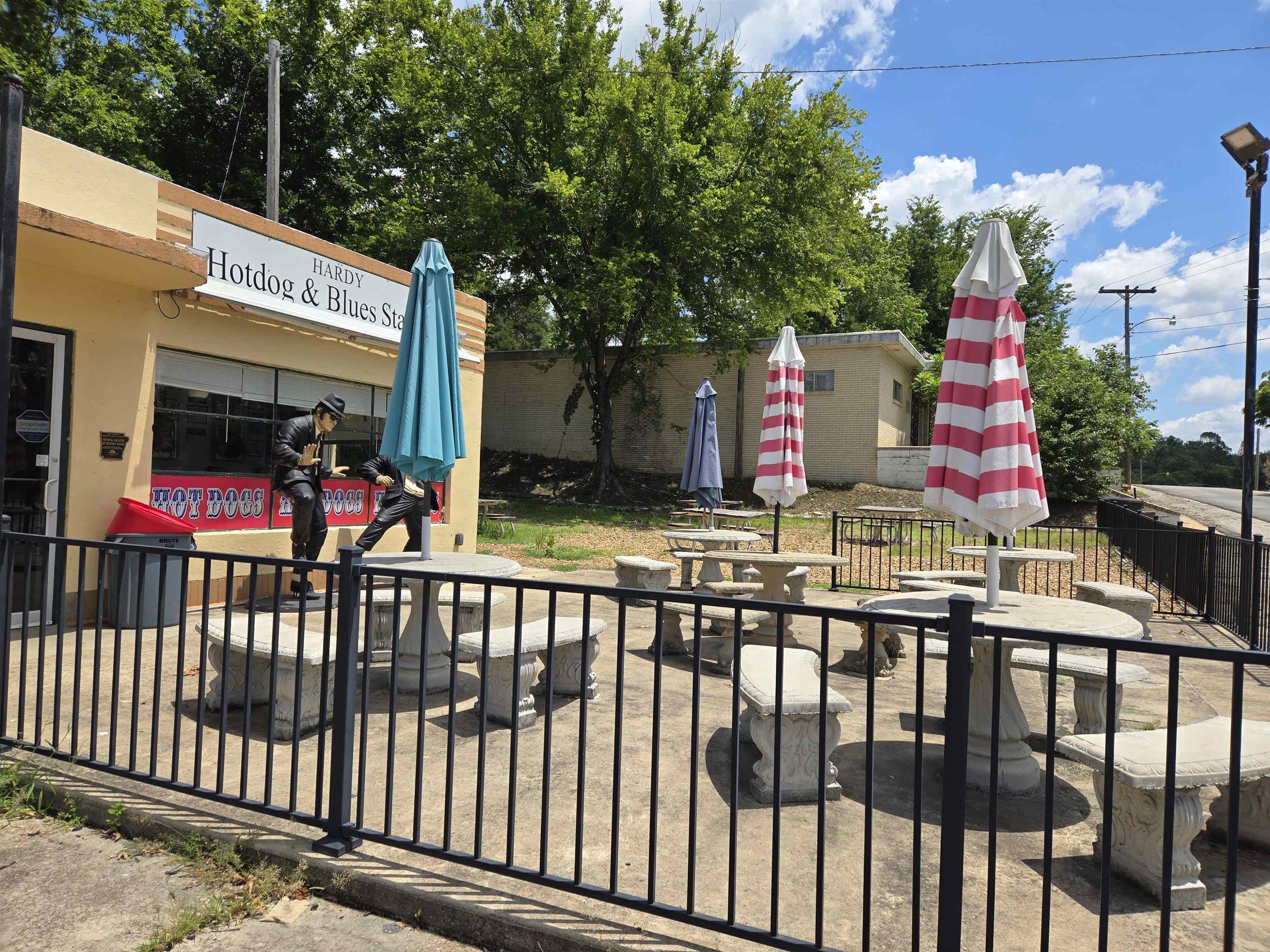 302 E Main  Hardy, AR