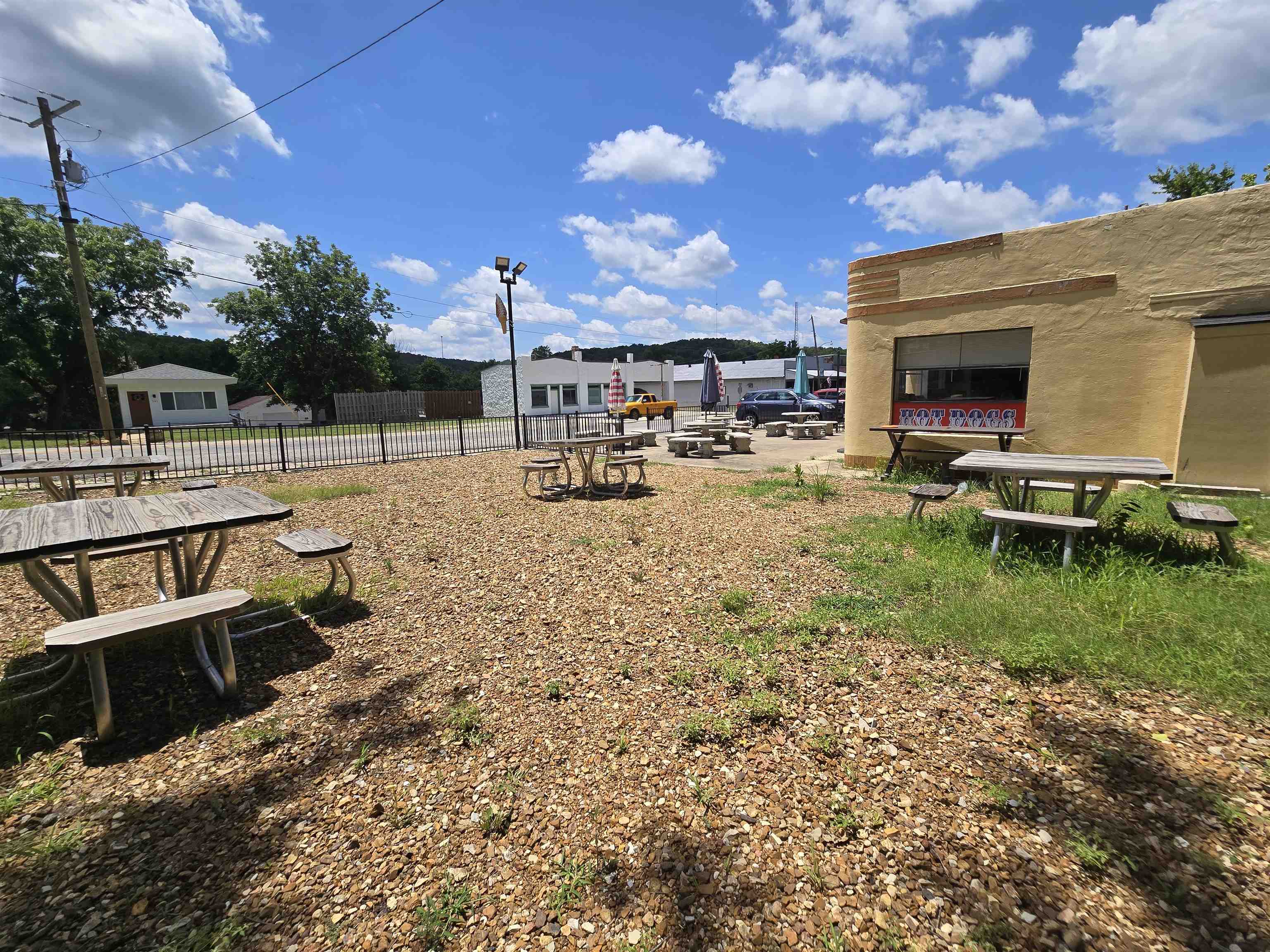 302 E Main  Hardy, AR