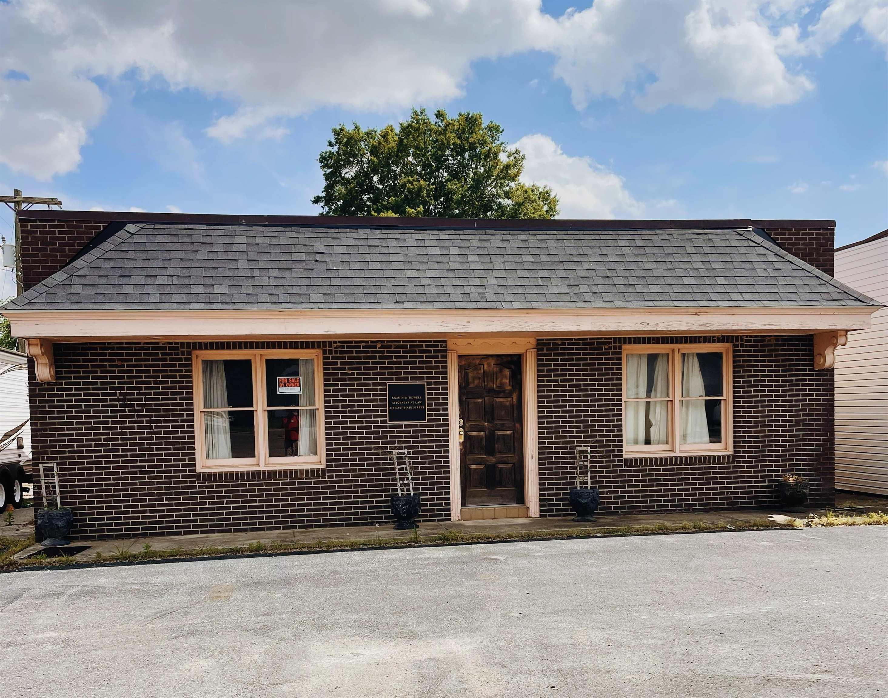 249 E Main  Piggott, AR