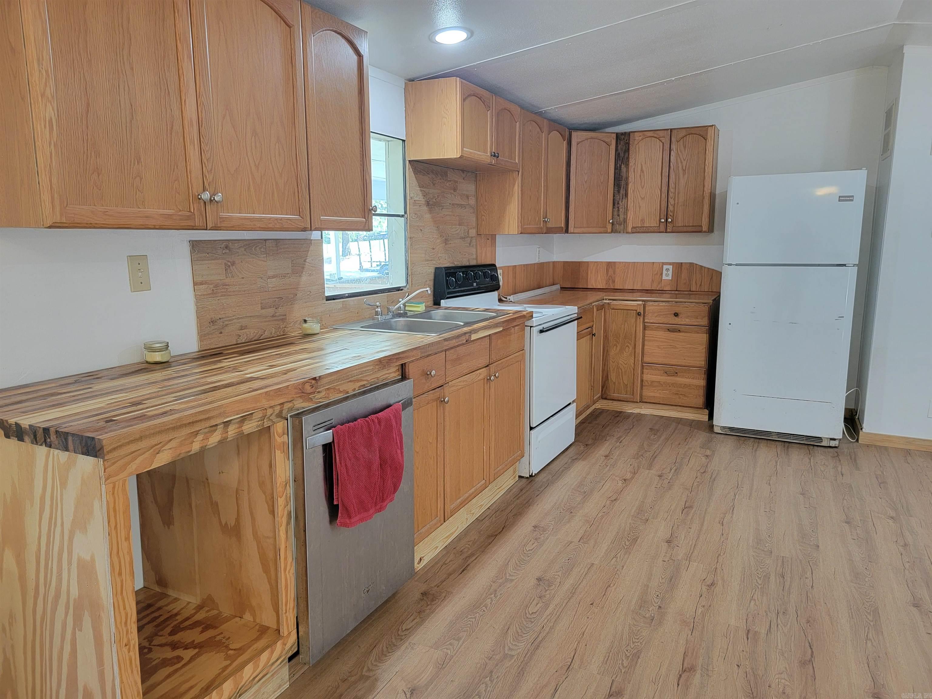 138  Davis Ln  Mena, AR