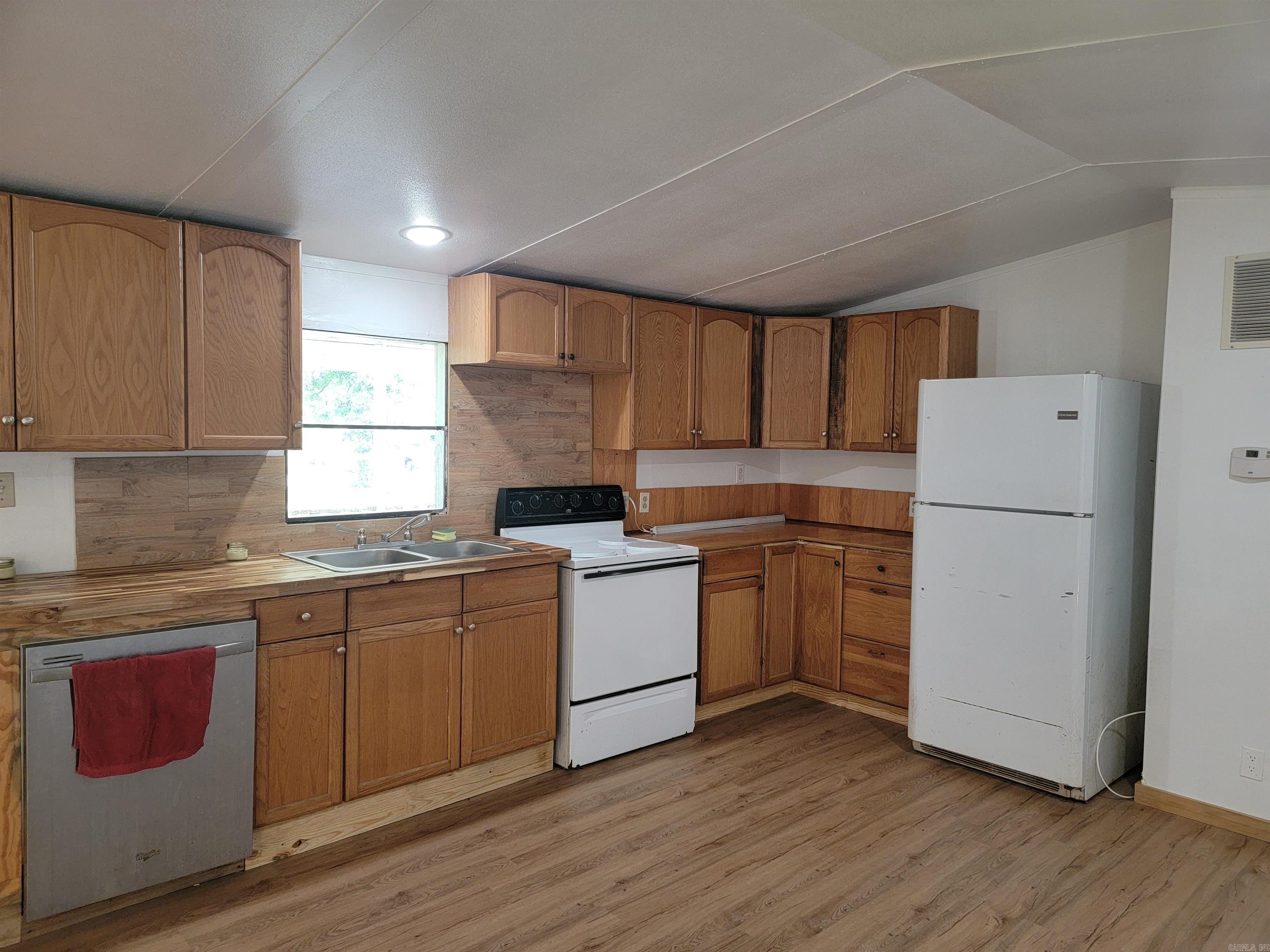 138  Davis Ln  Mena, AR
