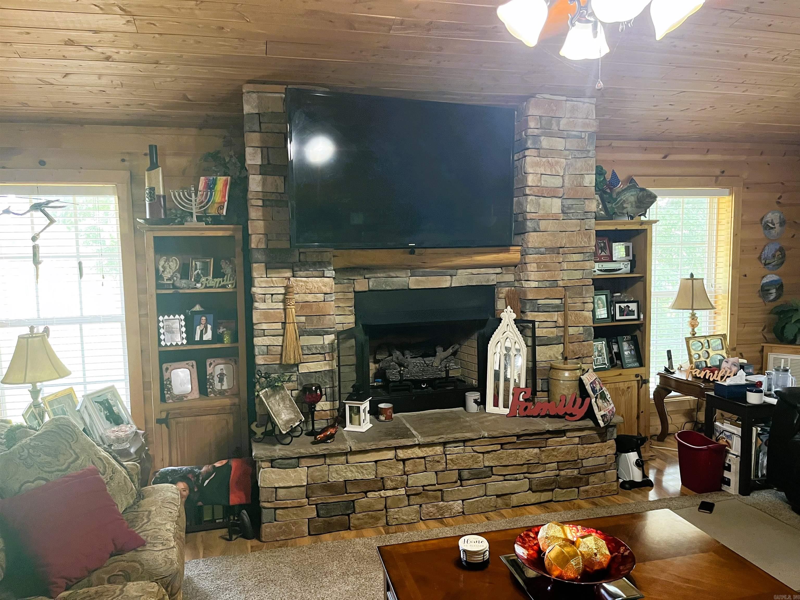 9121  Hwy 9  Mountain View, AR