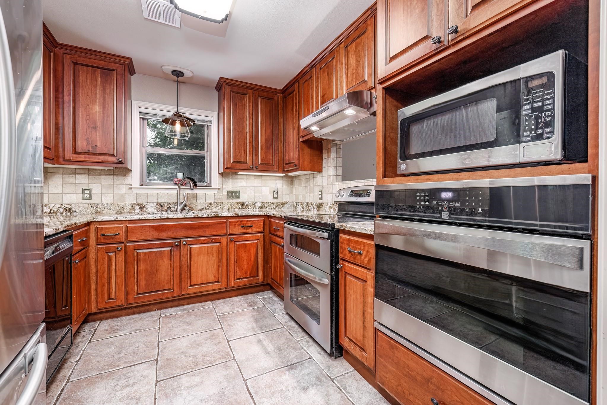 979  Hayden Heights  Mountain View, AR