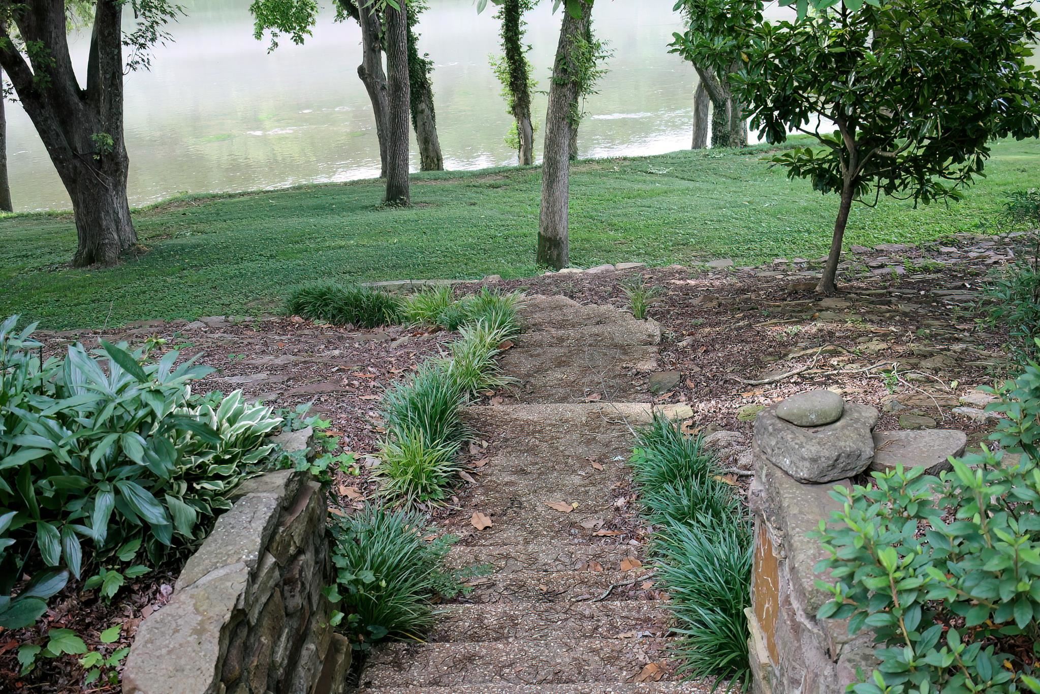 979  Hayden Heights  Mountain View, AR