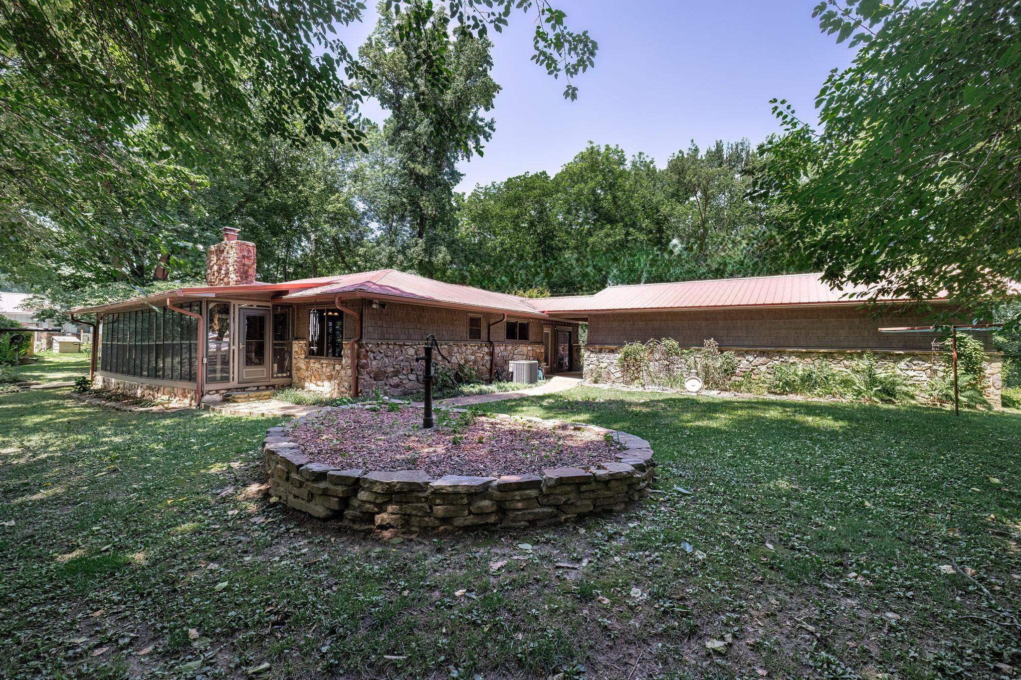979  Hayden Heights  Mountain View, AR
