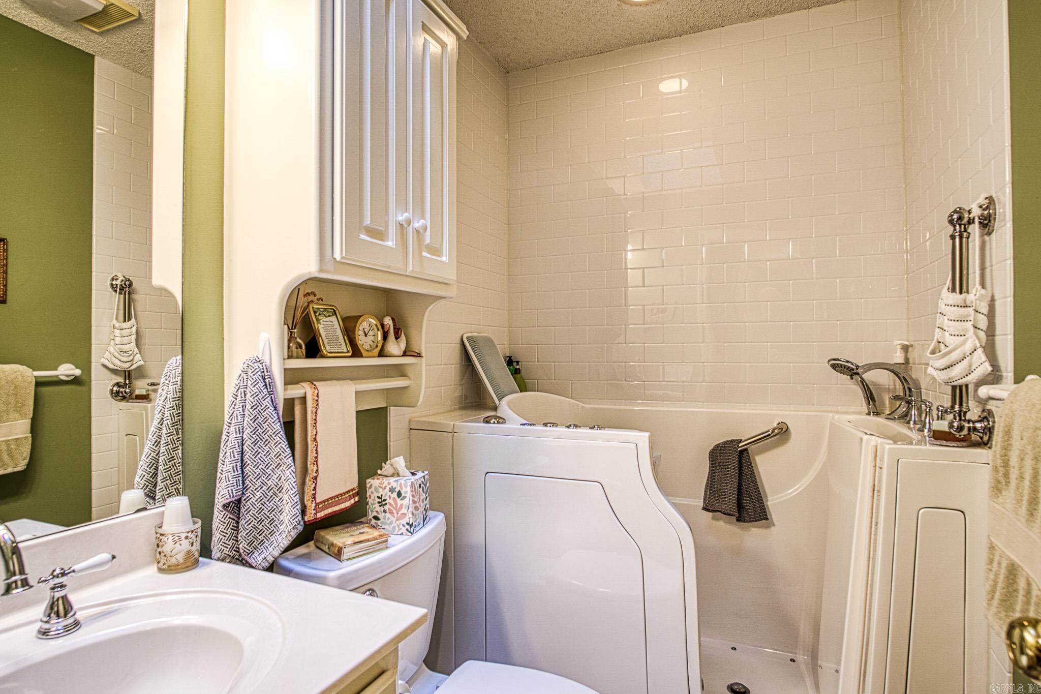 28  Ferdinand Way  Hot Springs Village, AR