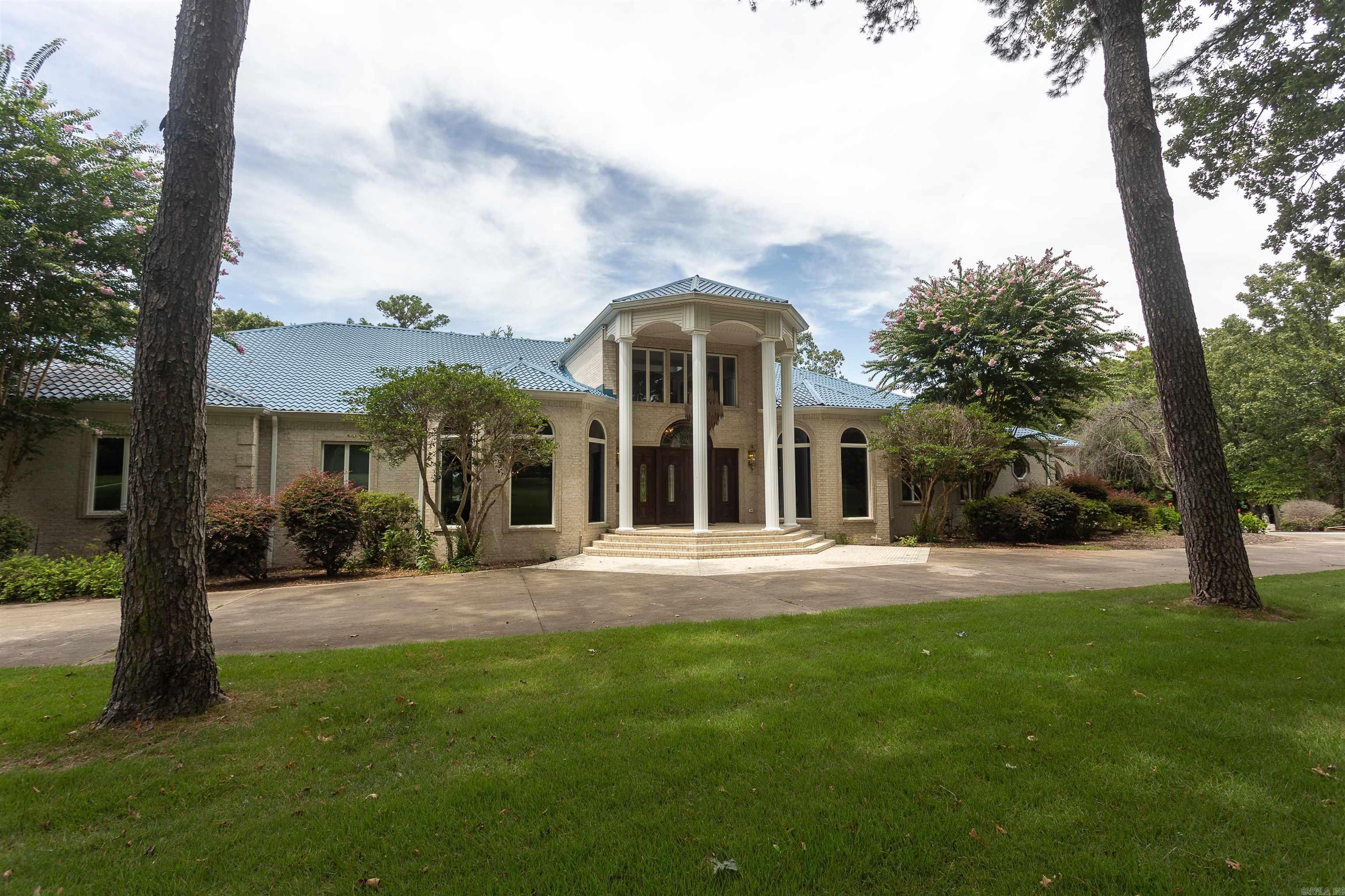 1686 Marina Road Russellville, AR 72802