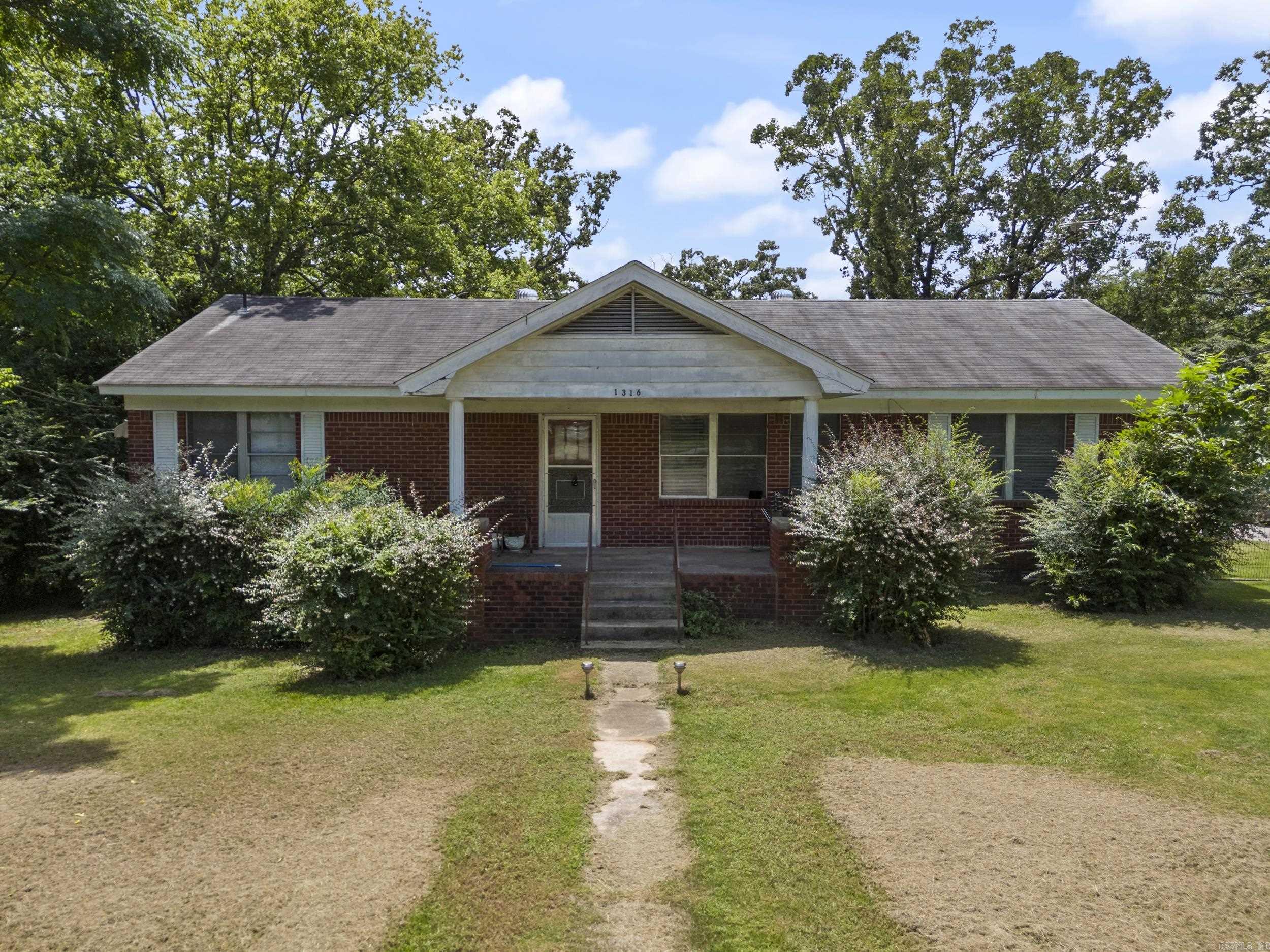 1316 W 47th  North Little Rock, AR