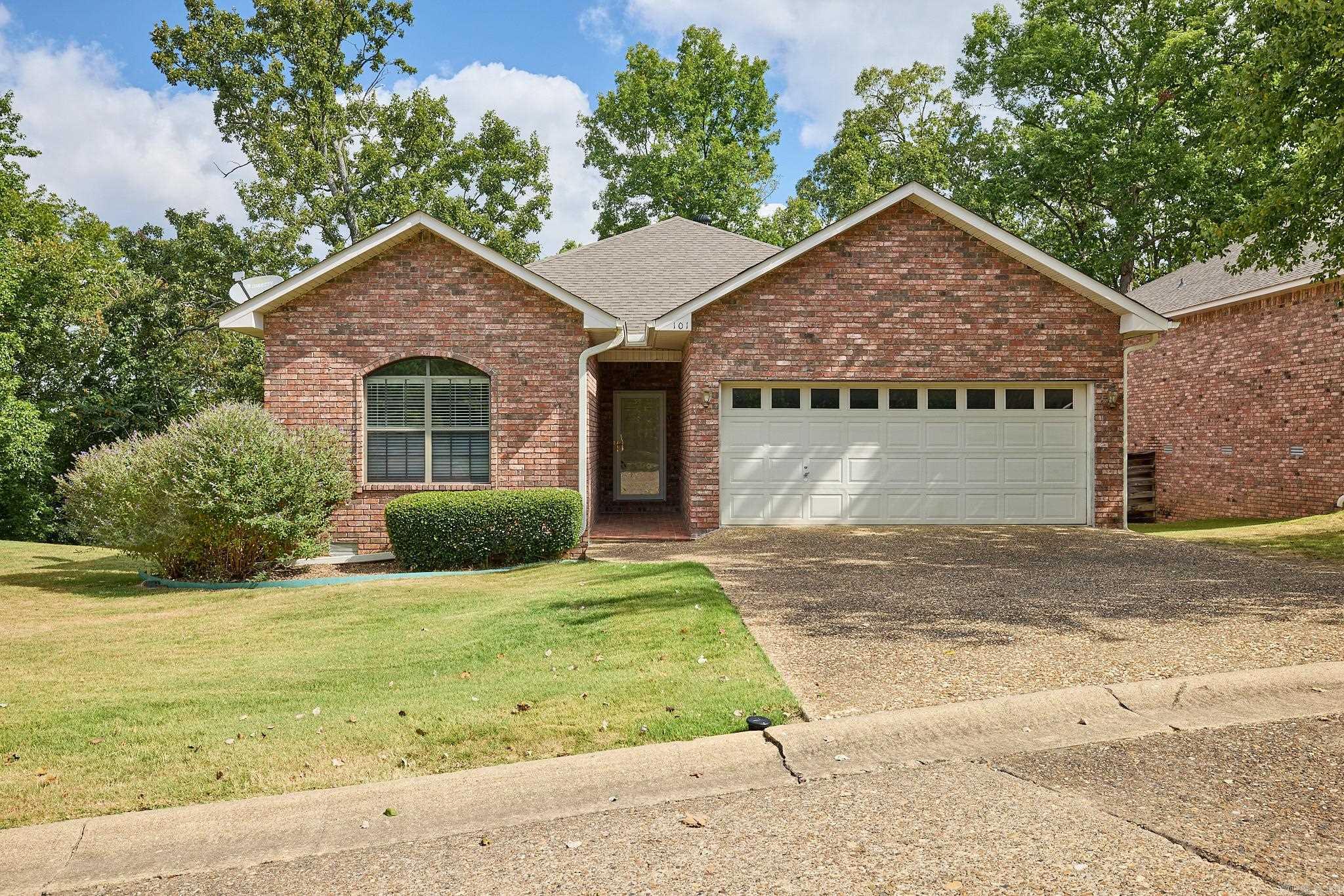 101  Creekview  Hot Springs, AR