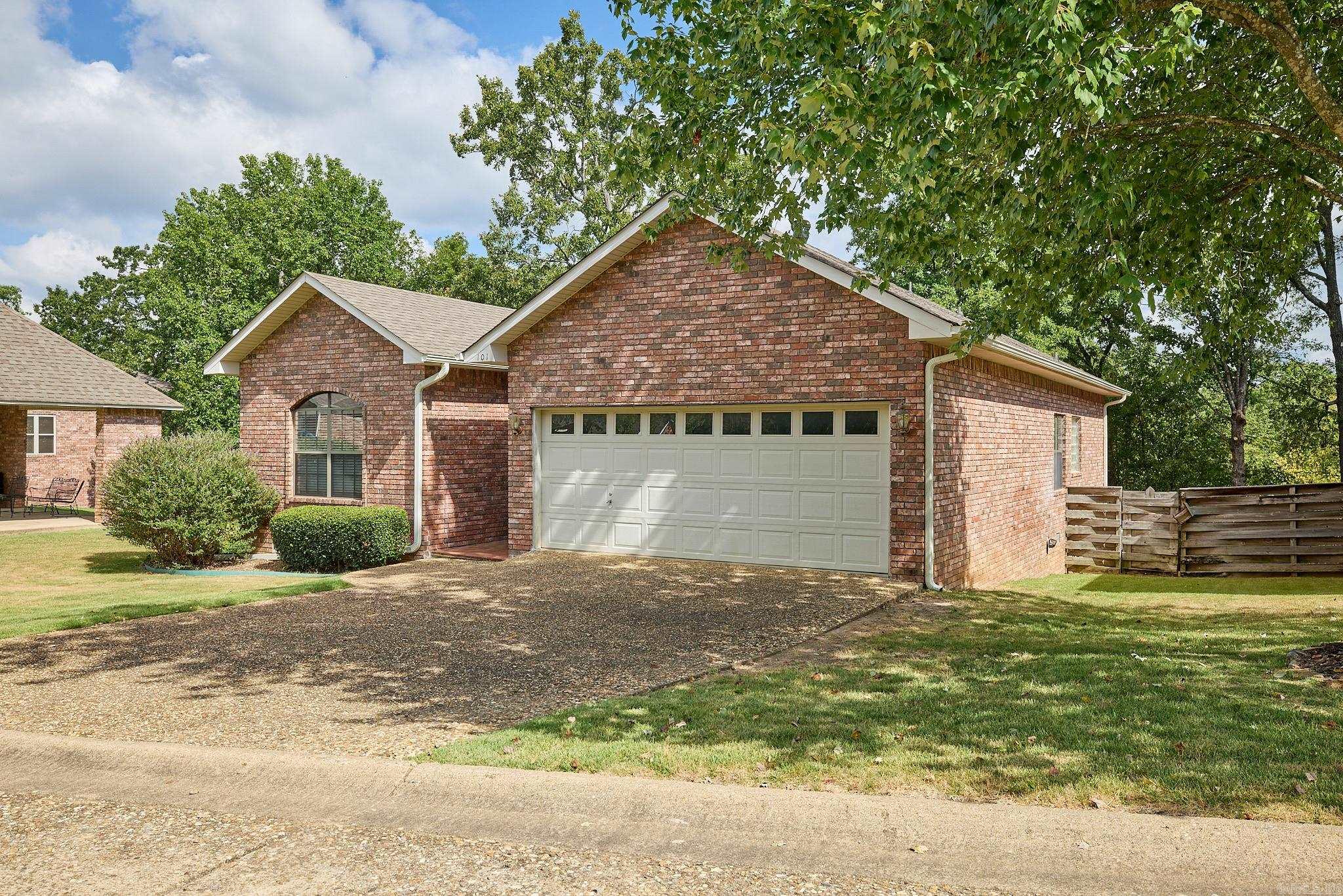 101  Creekview  Hot Springs, AR