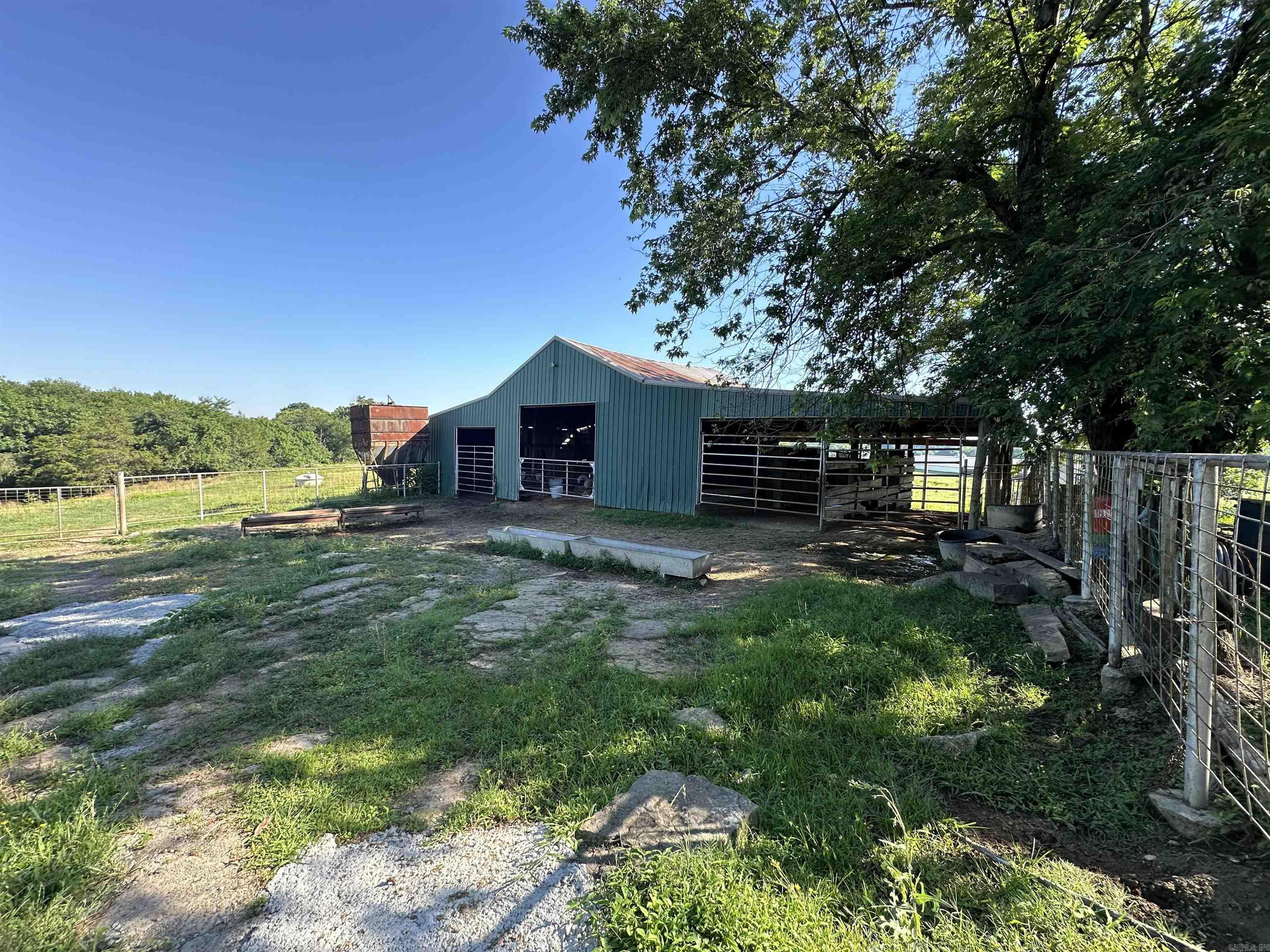 647 N Sixhalf Mile  Paris, AR