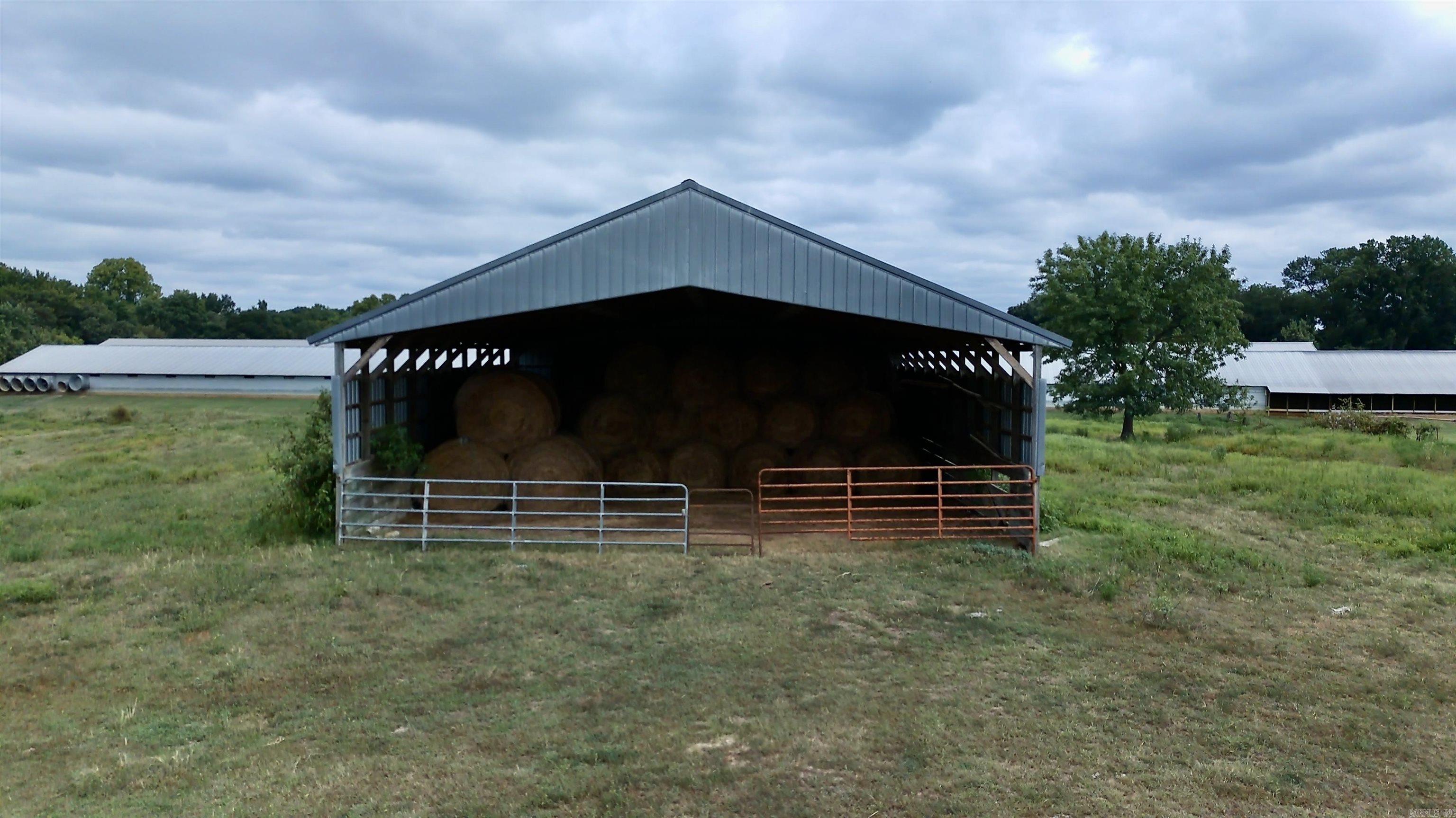647 N Sixhalf Mile  Paris, AR