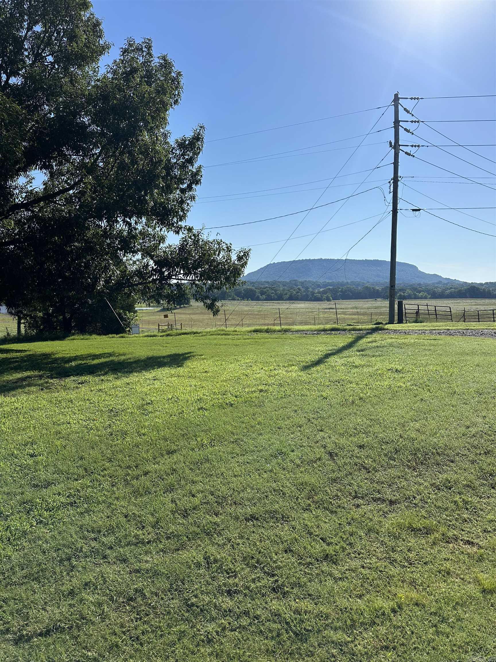 647 N Sixhalf Mile  Paris, AR