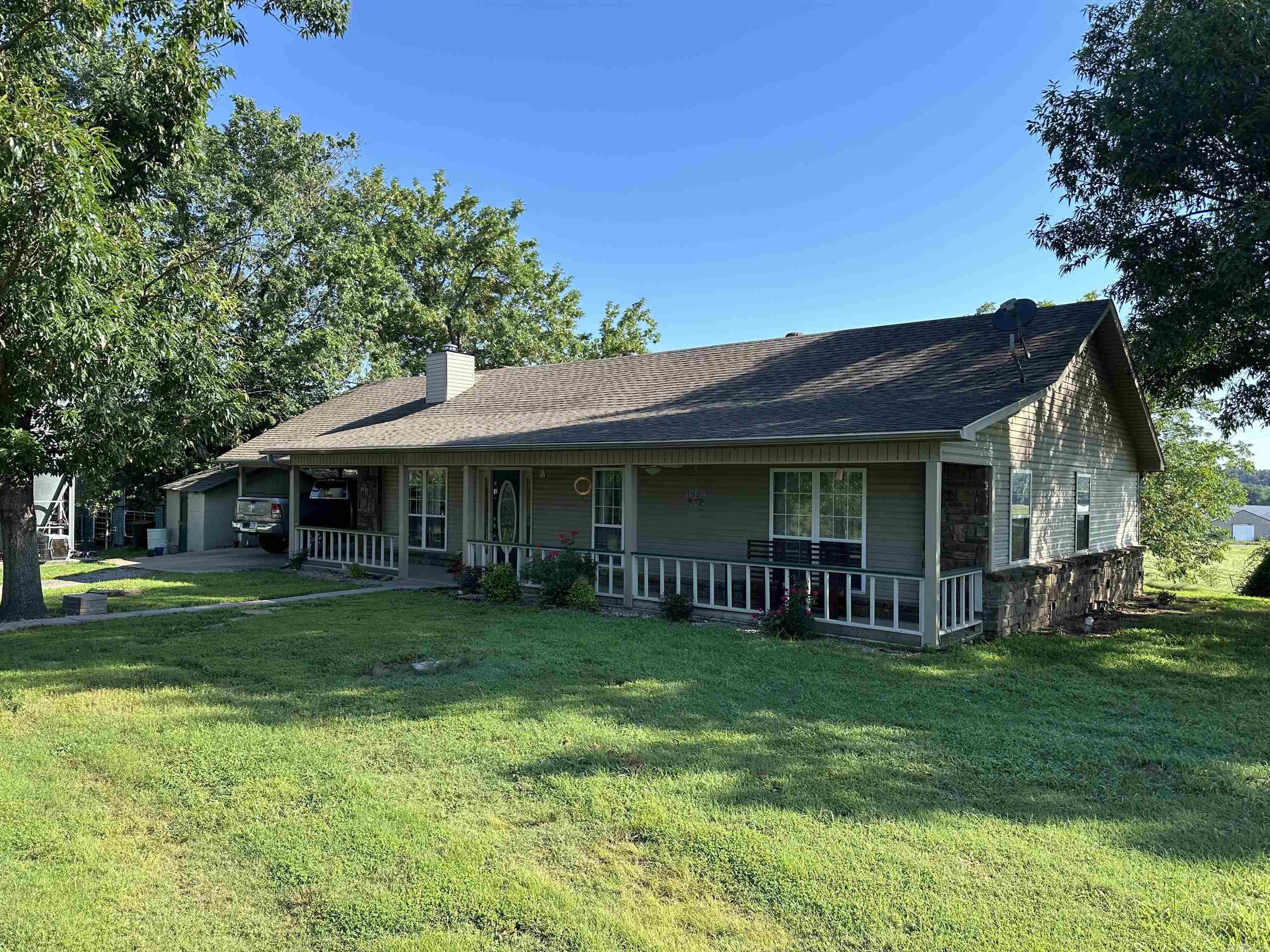647 N Sixhalf Mile  Paris, AR