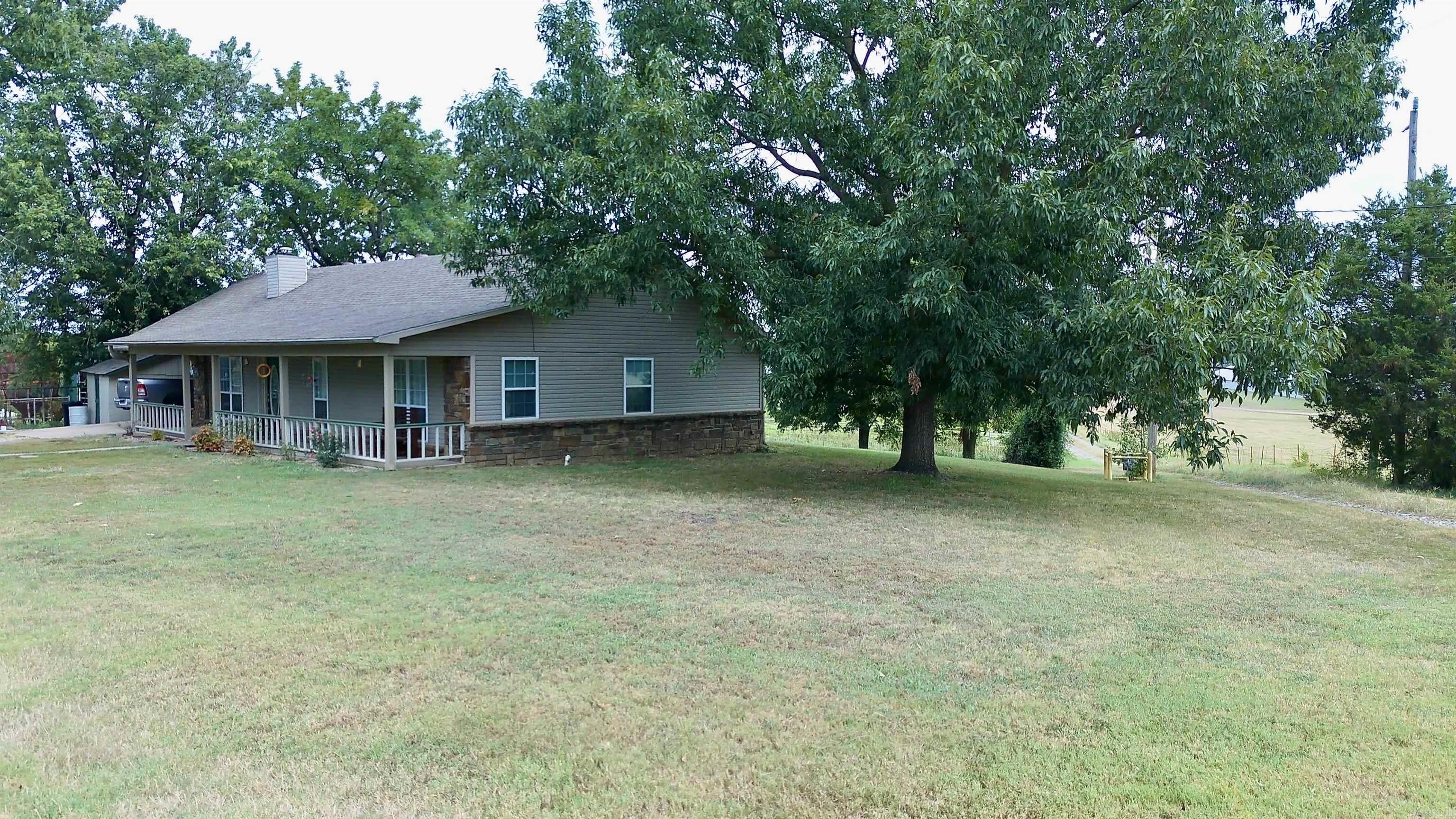 647 N Sixhalf Mile  Paris, AR