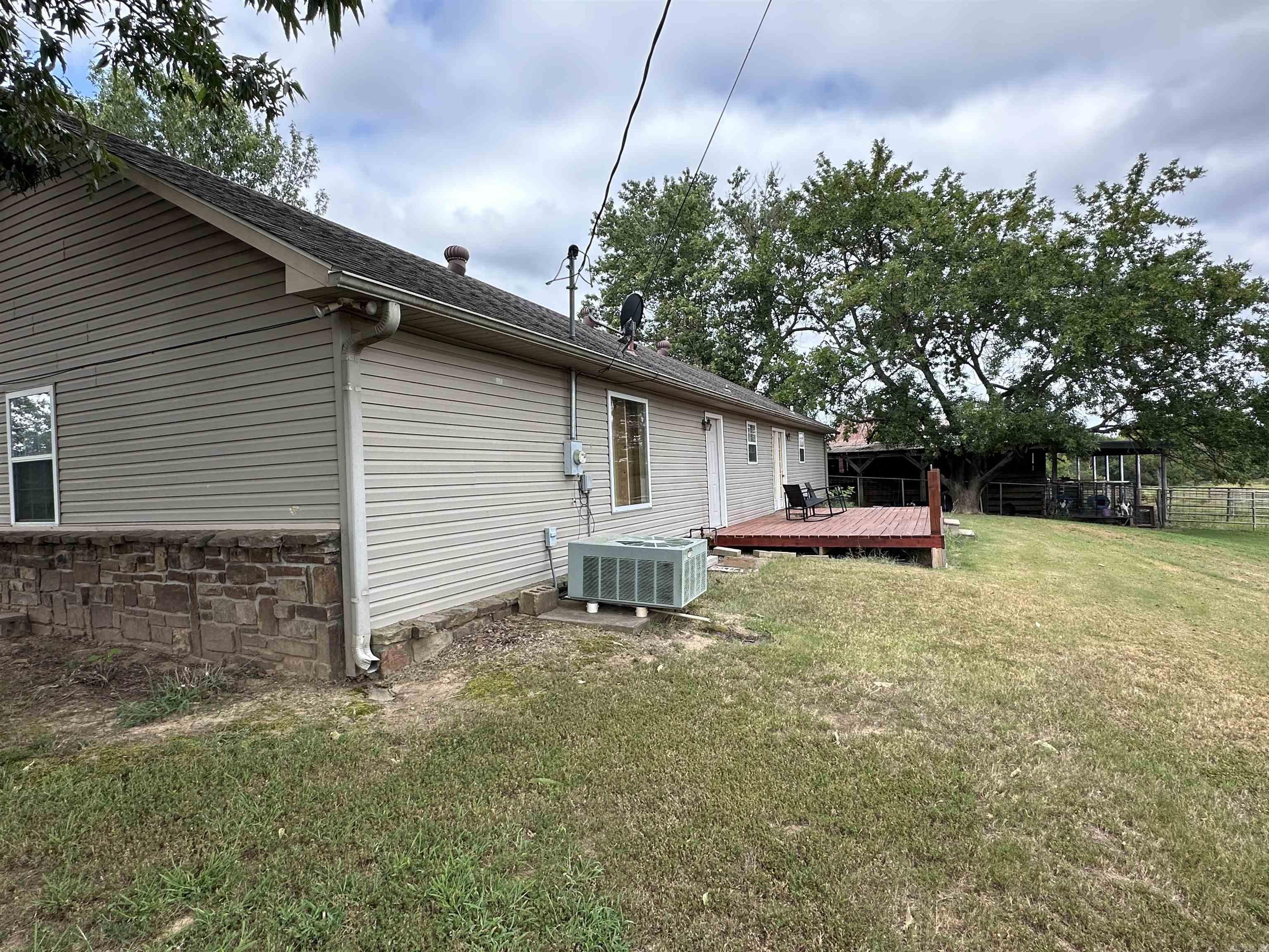 647 N Sixhalf Mile  Paris, AR
