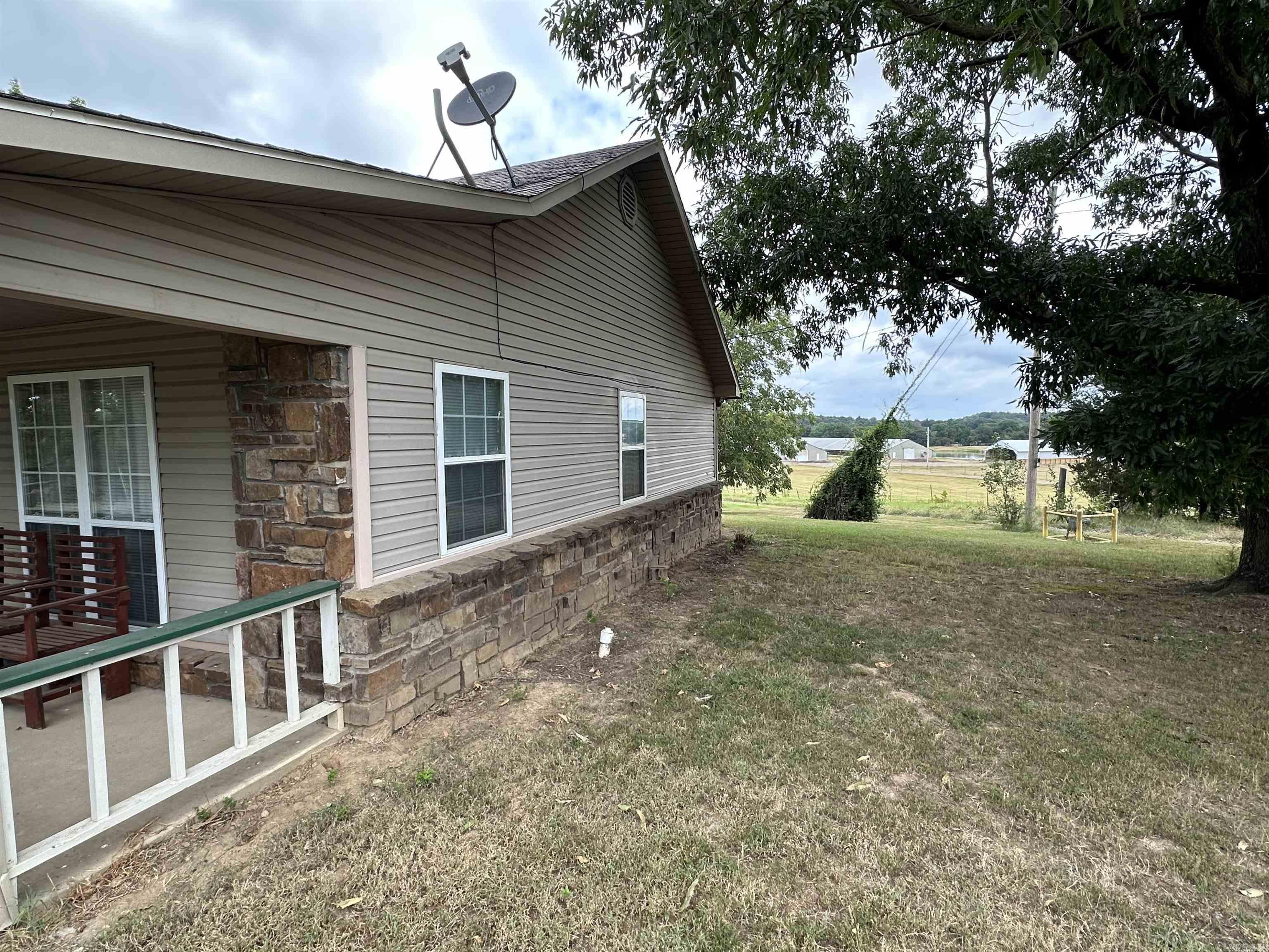 647 N Sixhalf Mile  Paris, AR