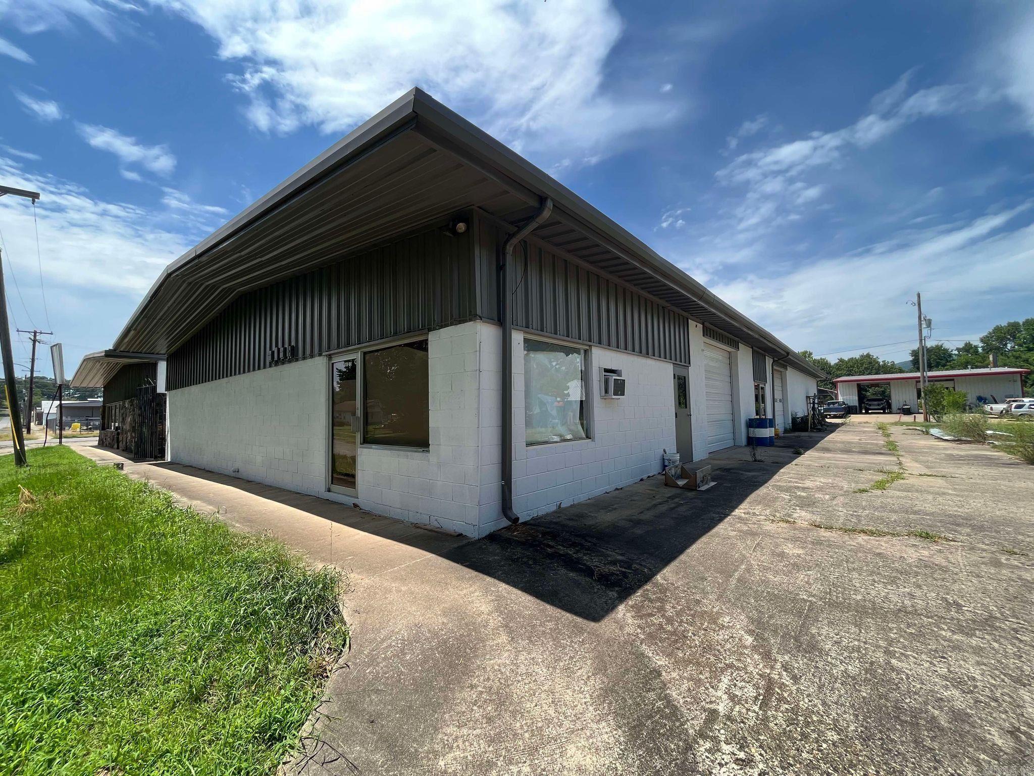 207 B  Martin  Mena, AR