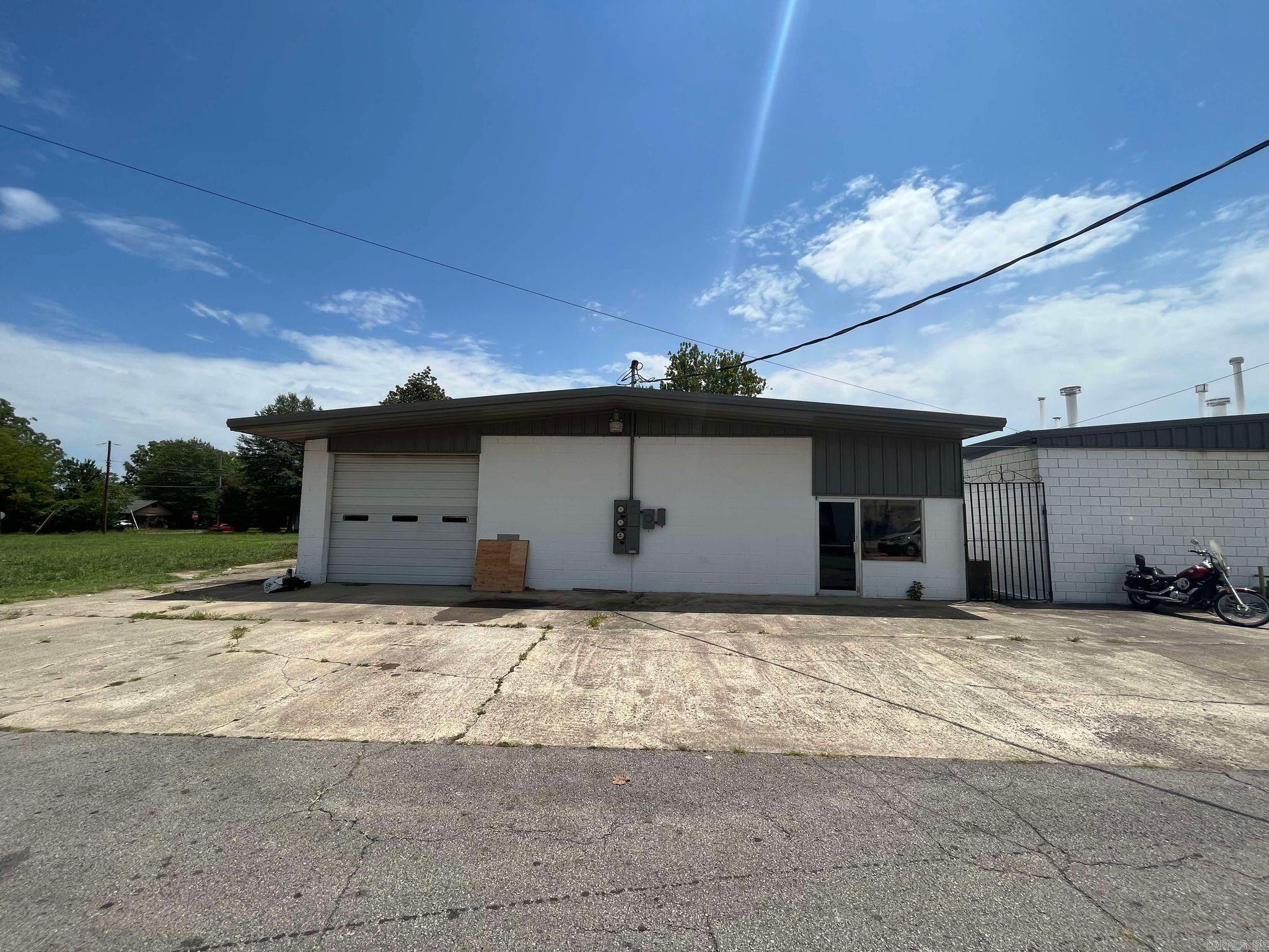 207 B  Martin  Mena, AR