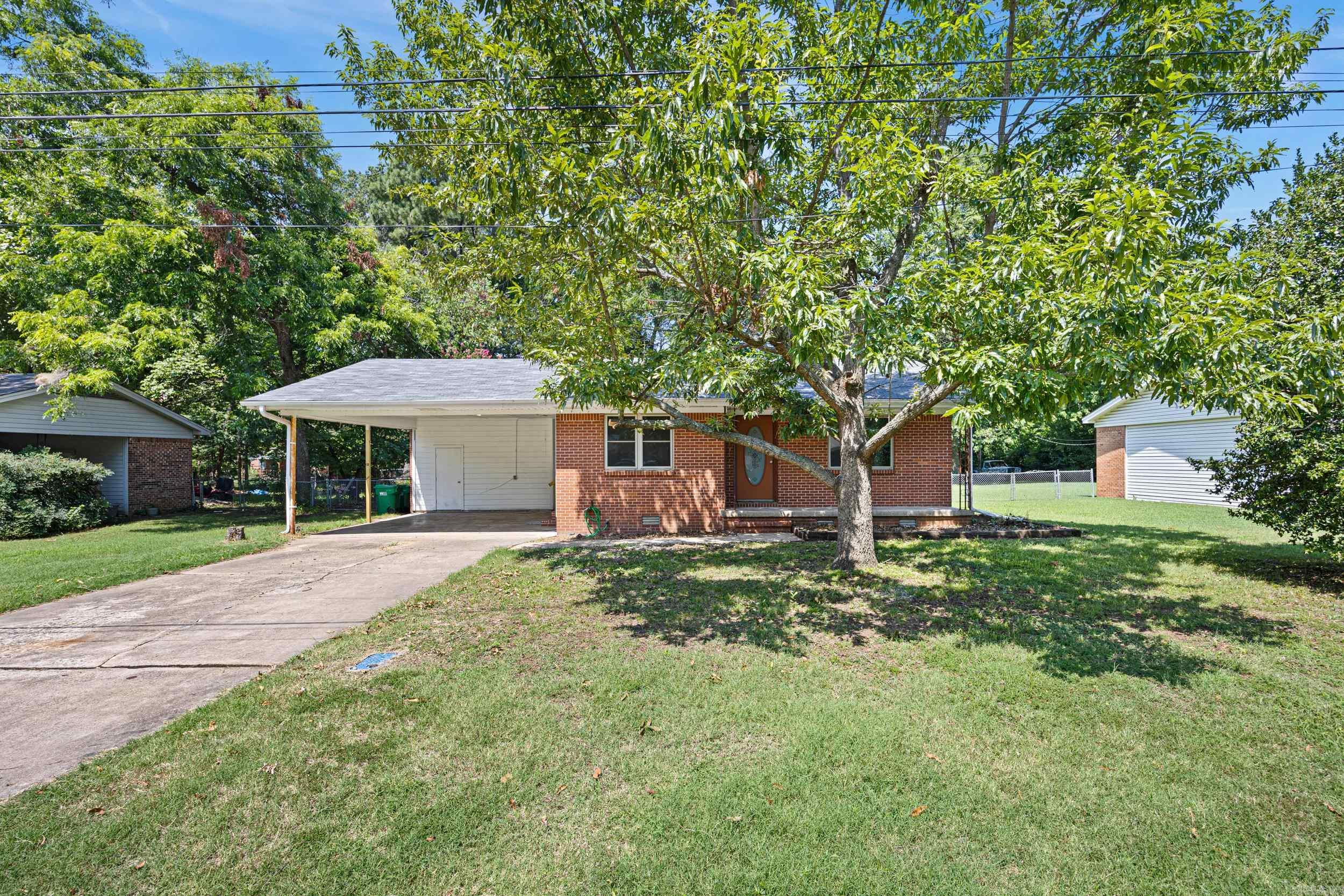 905 N Frankfort  Russellville, AR