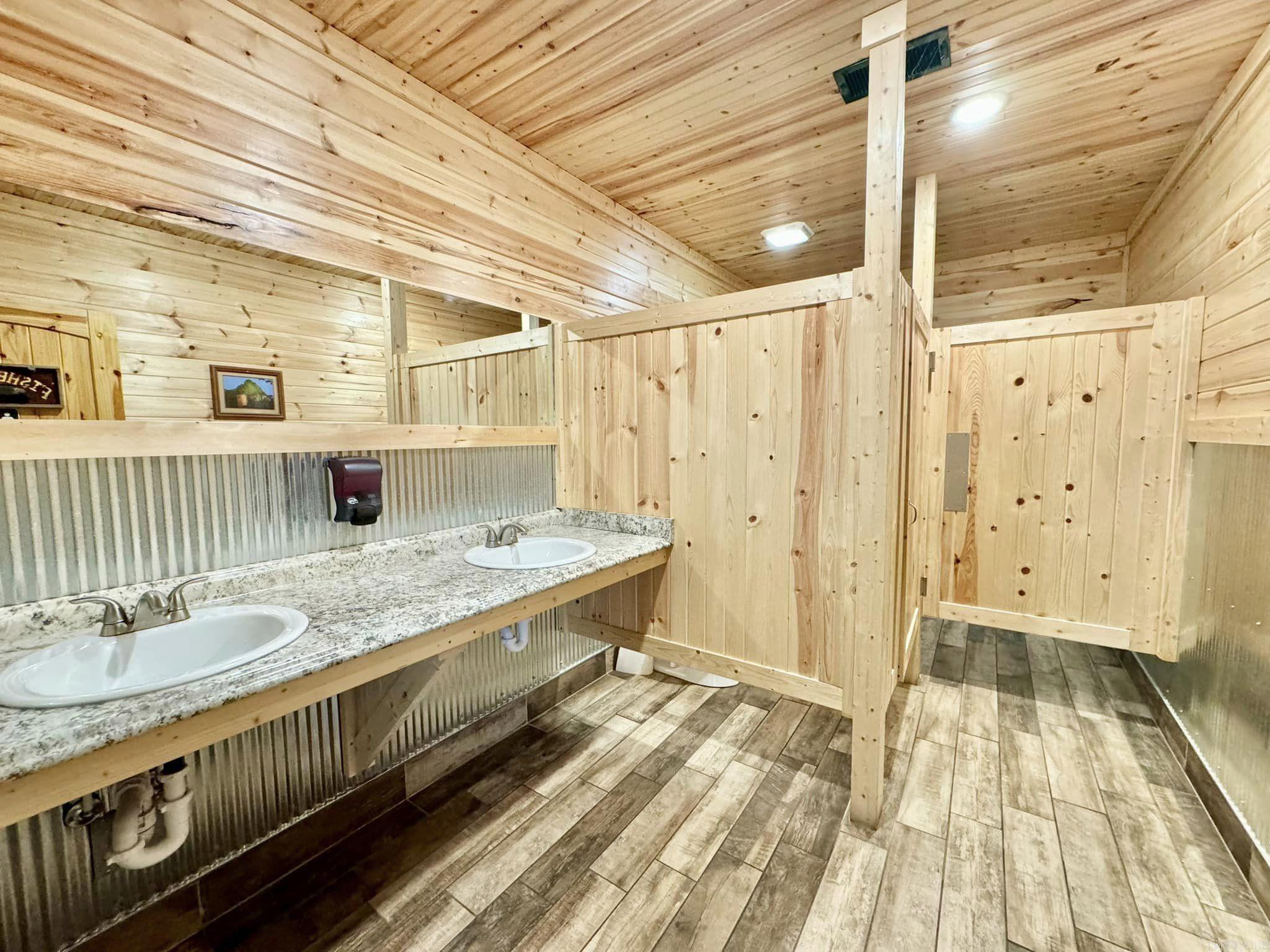 23080 N Hwy 5  Mountain View, AR