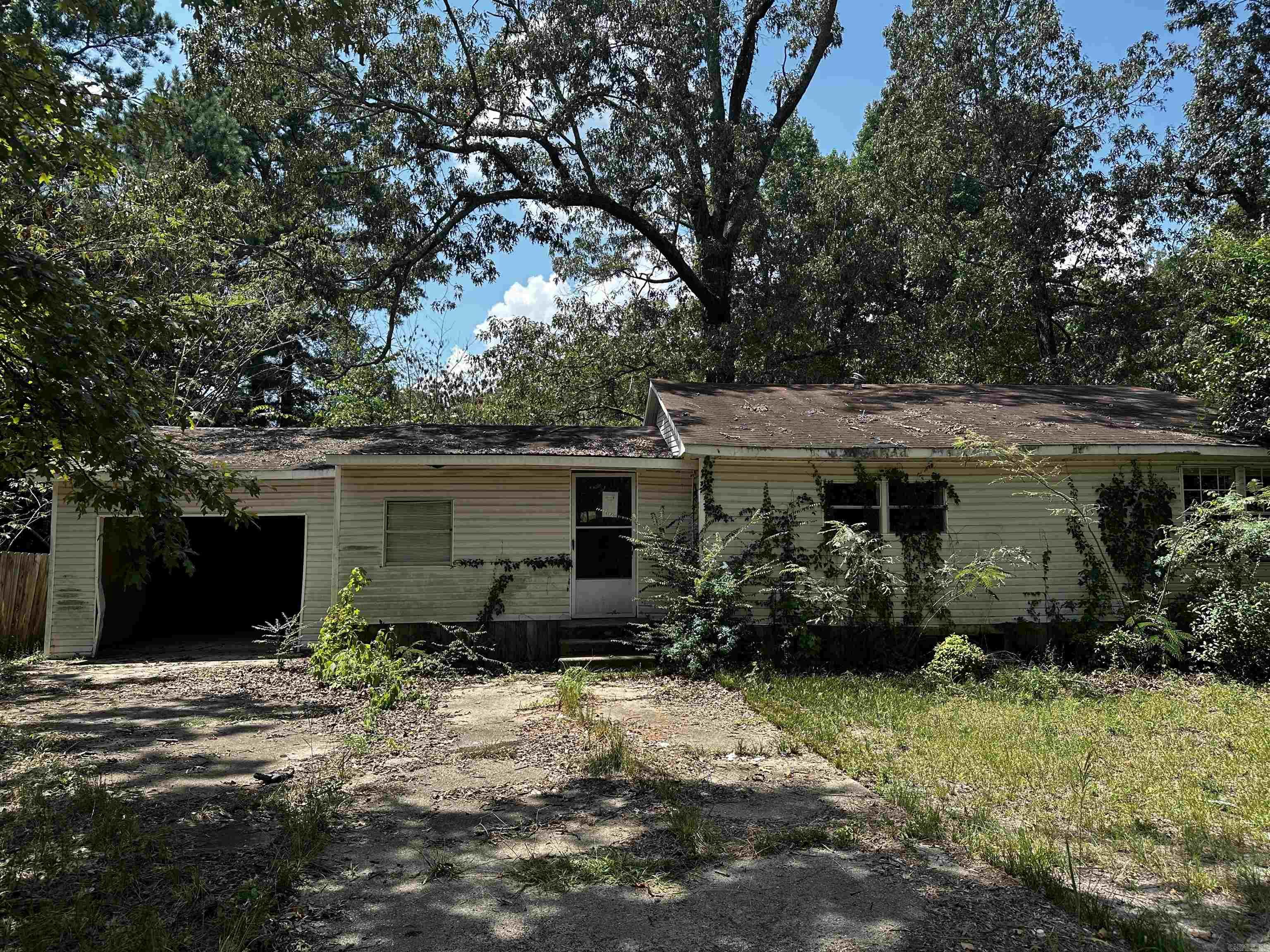 100  Forest Hill Ln  El Dorado, AR